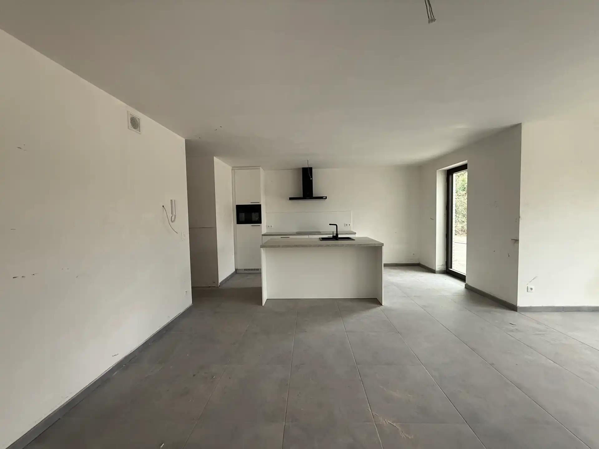 Nieuwbouw gelijkvloers appartement met tuin en terras foto {{pictureIndex}}