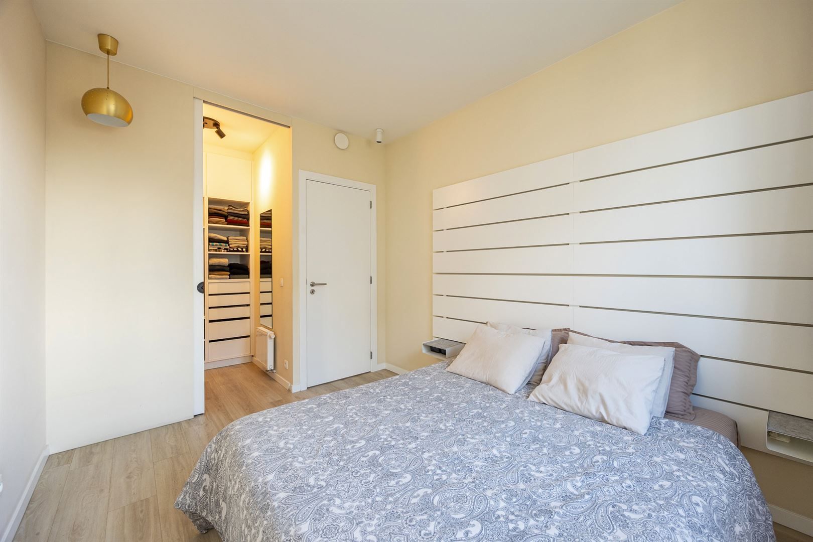 Recente nieuwbouw woning in de bruisende Regatta wijk.  foto 12