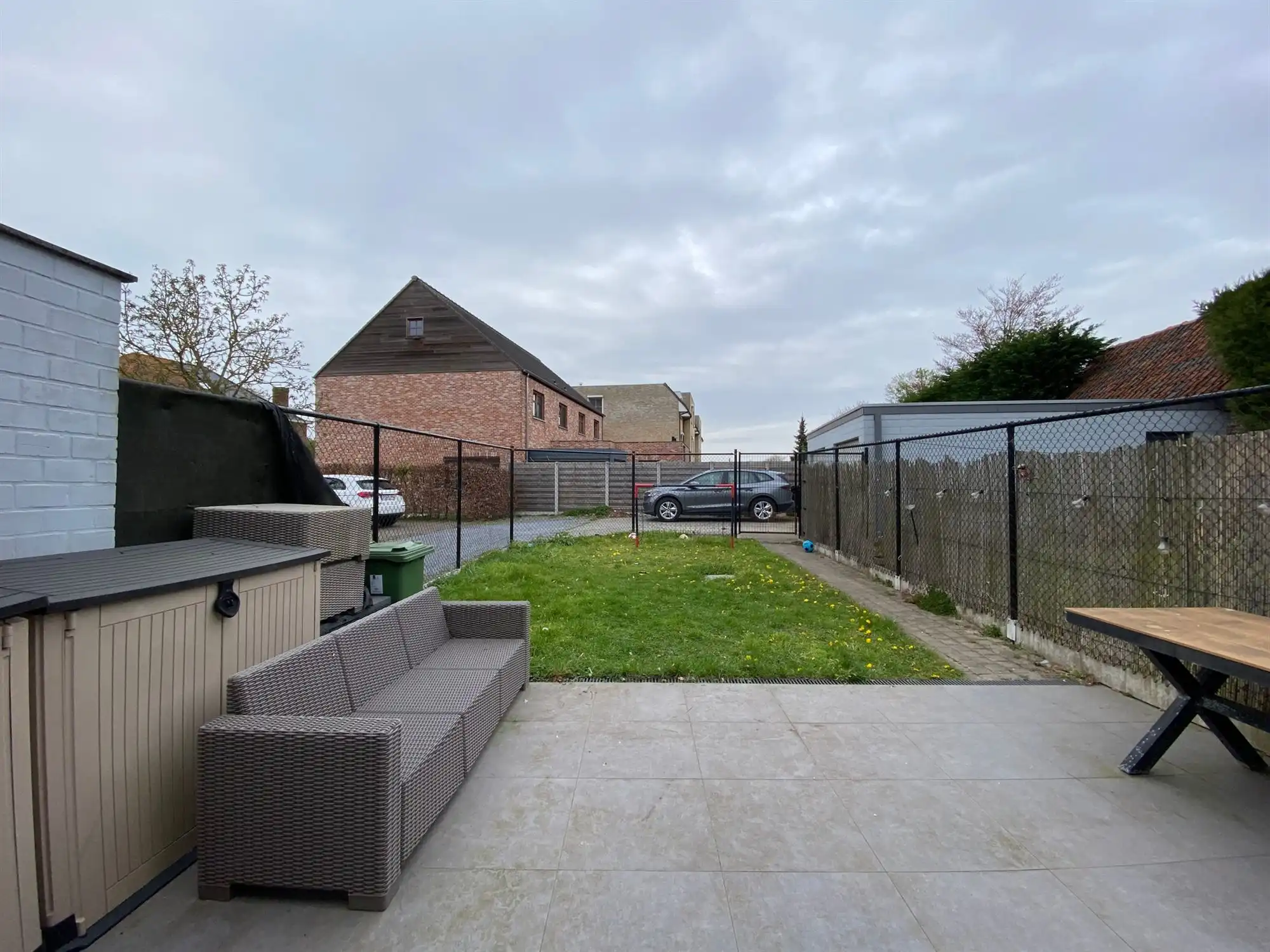 Ruime halfopen bebouwing  met 4 slaapkamers en garage foto 15