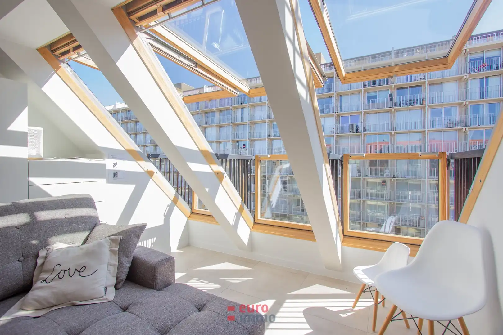 Prachtig 1-slaapkamer appartement te koop aan de Franslaan, Nieuwpoort – Een unieke kans in België! foto 3