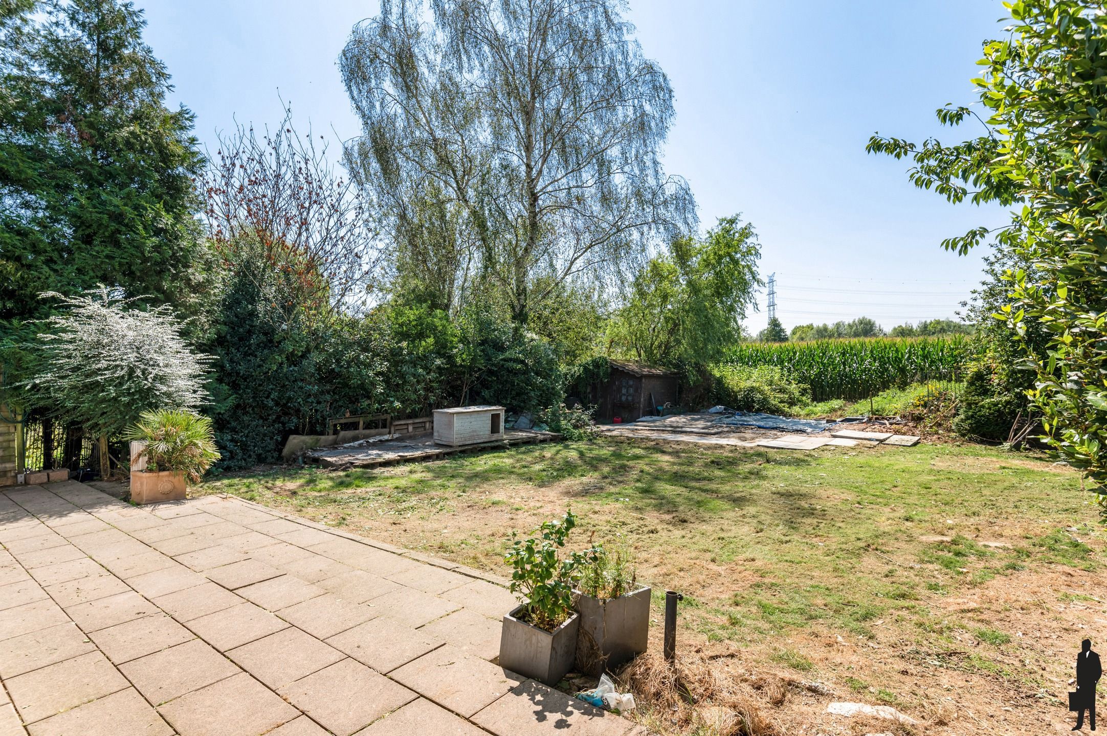 Welgelegen woning met zeer veel potentieel en groen zicht foto 11