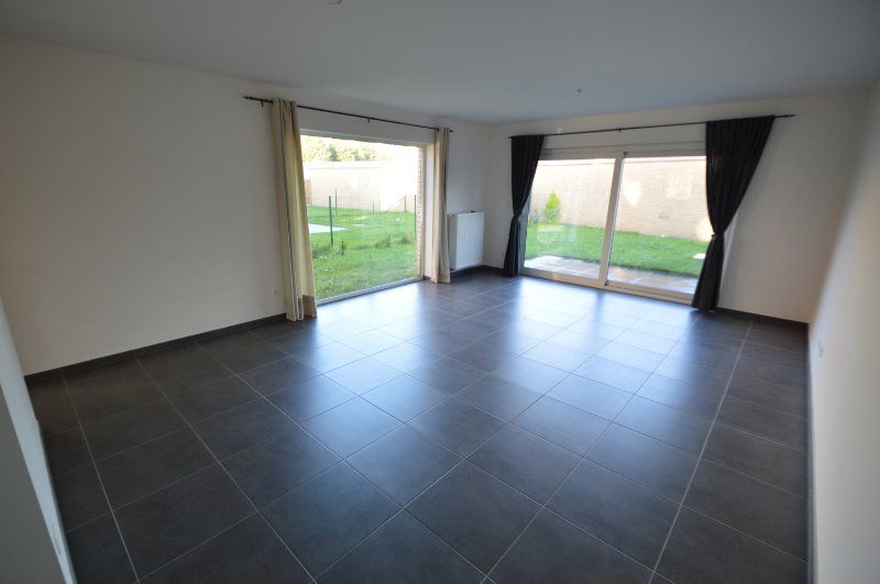 Instapklare, moderne woning met tuin en carport nabij het centrum! foto 4