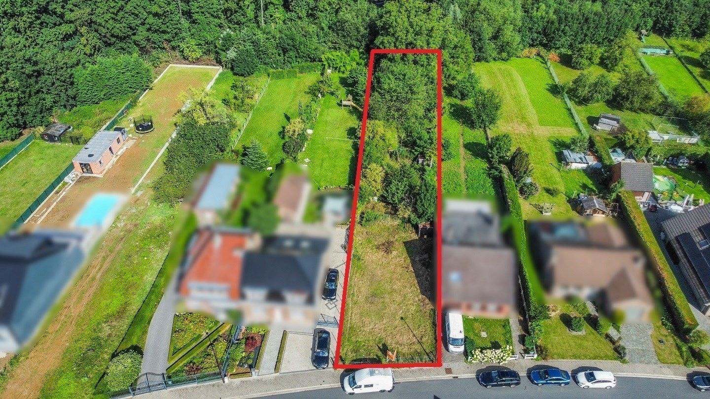Een perceel bouwgrond van 10a 57ca voor een halfopen bebouwing foto 2