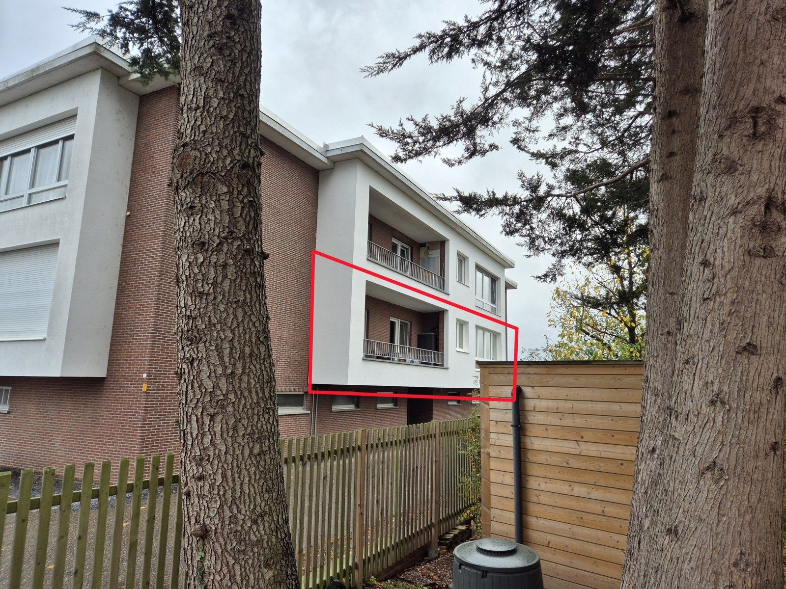 Rustig gelegen met royale living, veel licht en garage foto 15