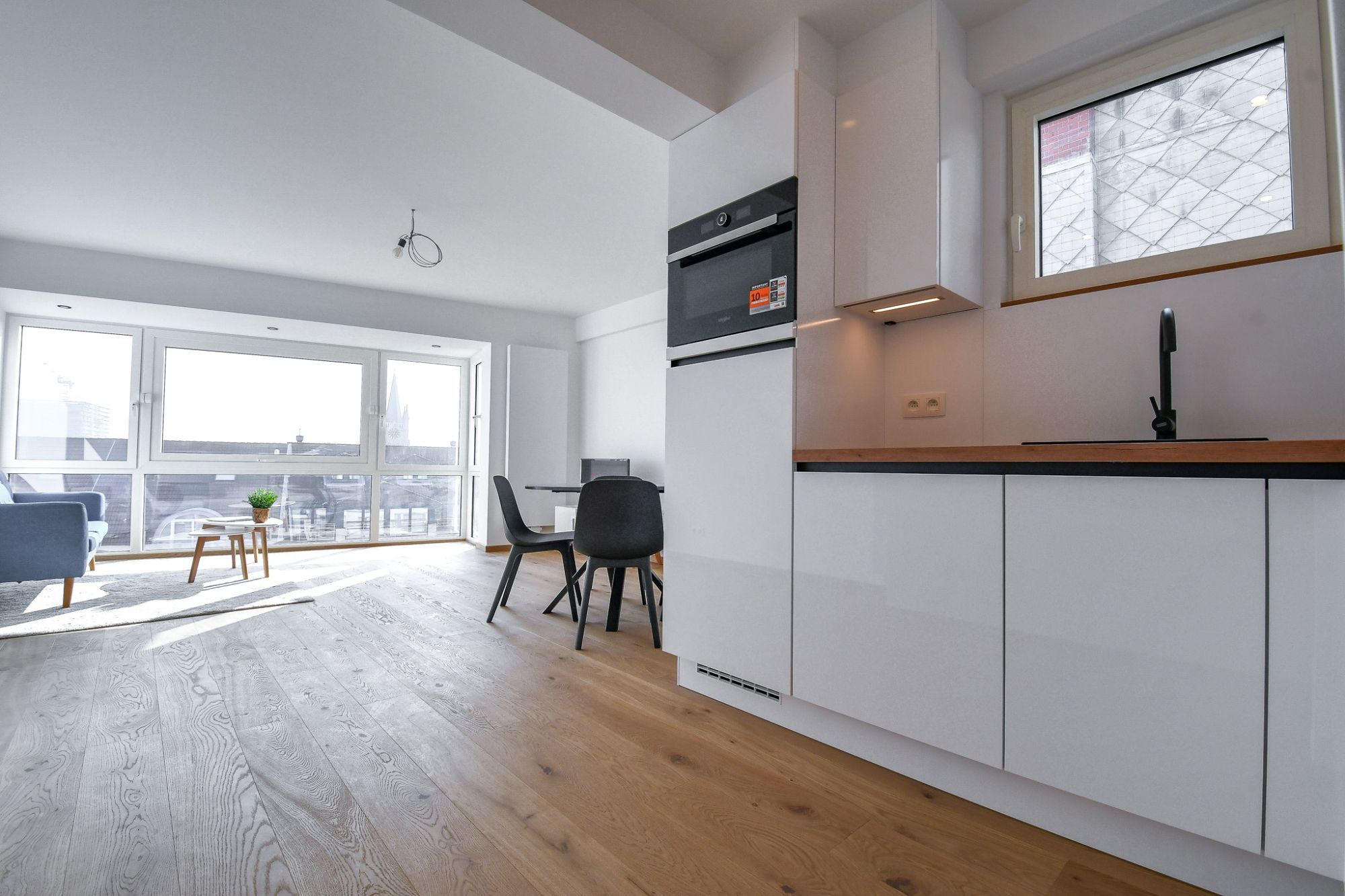 GERENOVEERD LICHTRIJK APPARTEMENT met OPEN ZICHT foto 2