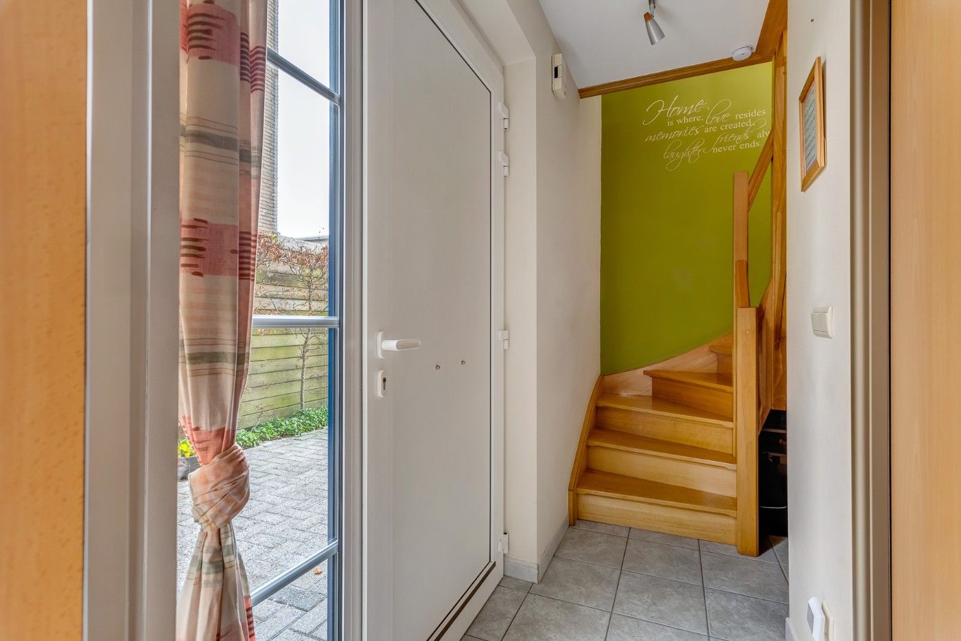 Instapklare HOB met 4 slpk., garage en toffe tuin foto 2