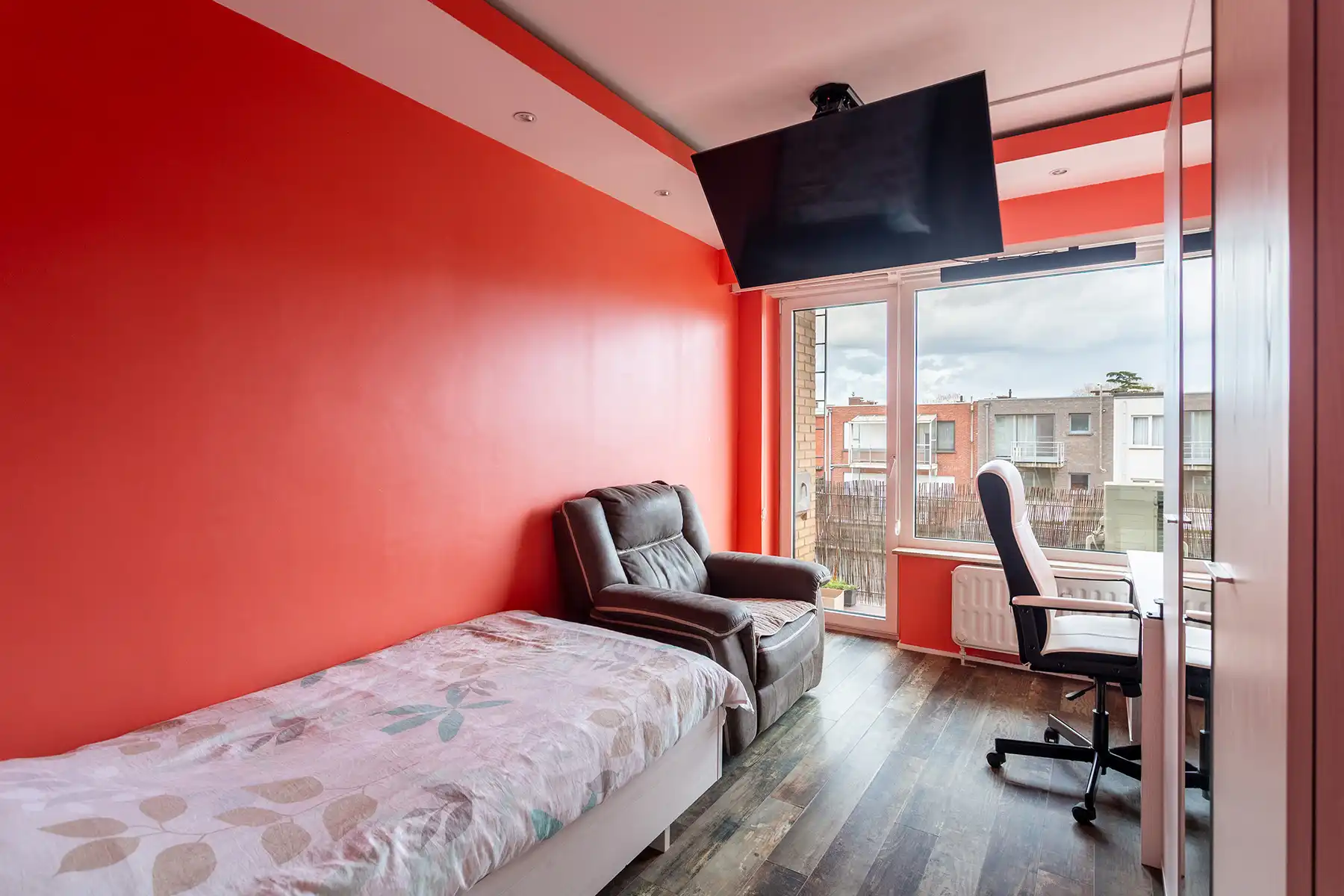 Merksem - Ruim instapklaar 2 slpk app. met terras en P foto 11