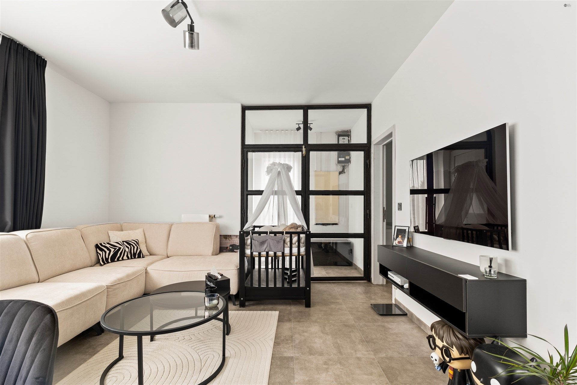 Centaal gelegen bungalow op 667m² grond foto 3