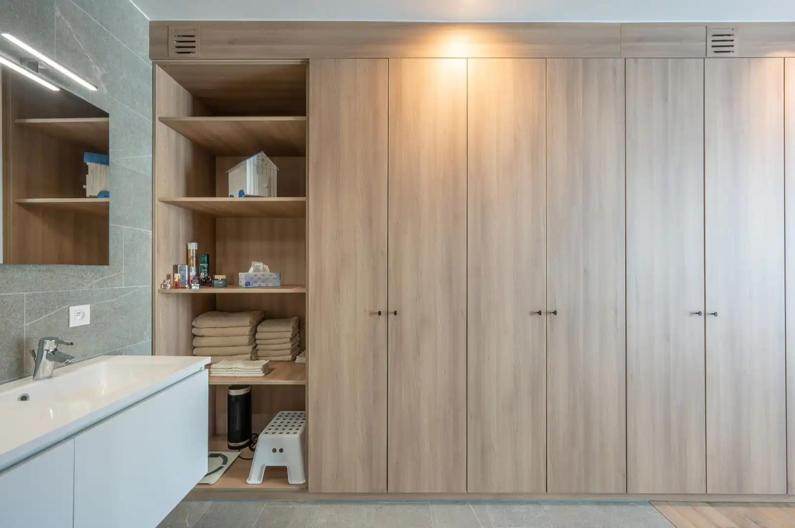Recente woning aan het karaktervolle Oosthoekplein. foto 15