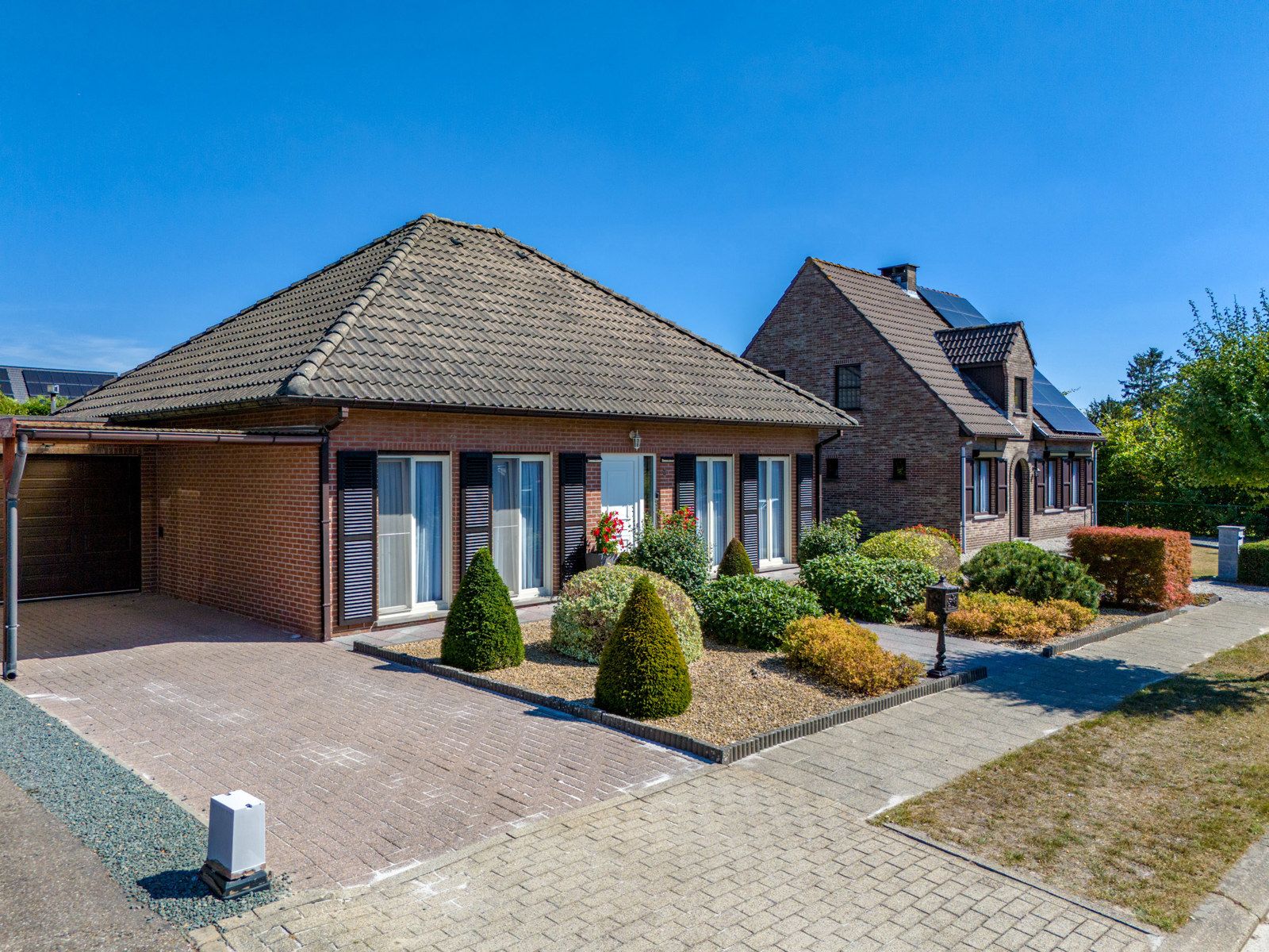 Laagbouwwoning in een doodlopende straat in Putte-Kapellen! foto 4