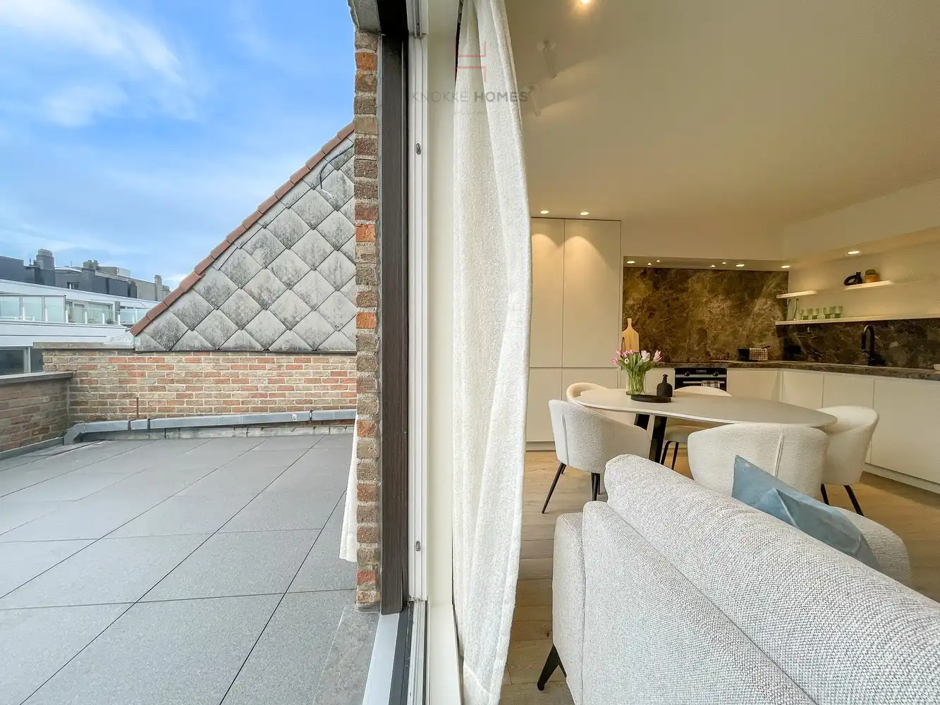 Volledig gerenoveerd penthouse in nabijheid van de zeedijk met schitterende terrassen foto 3
