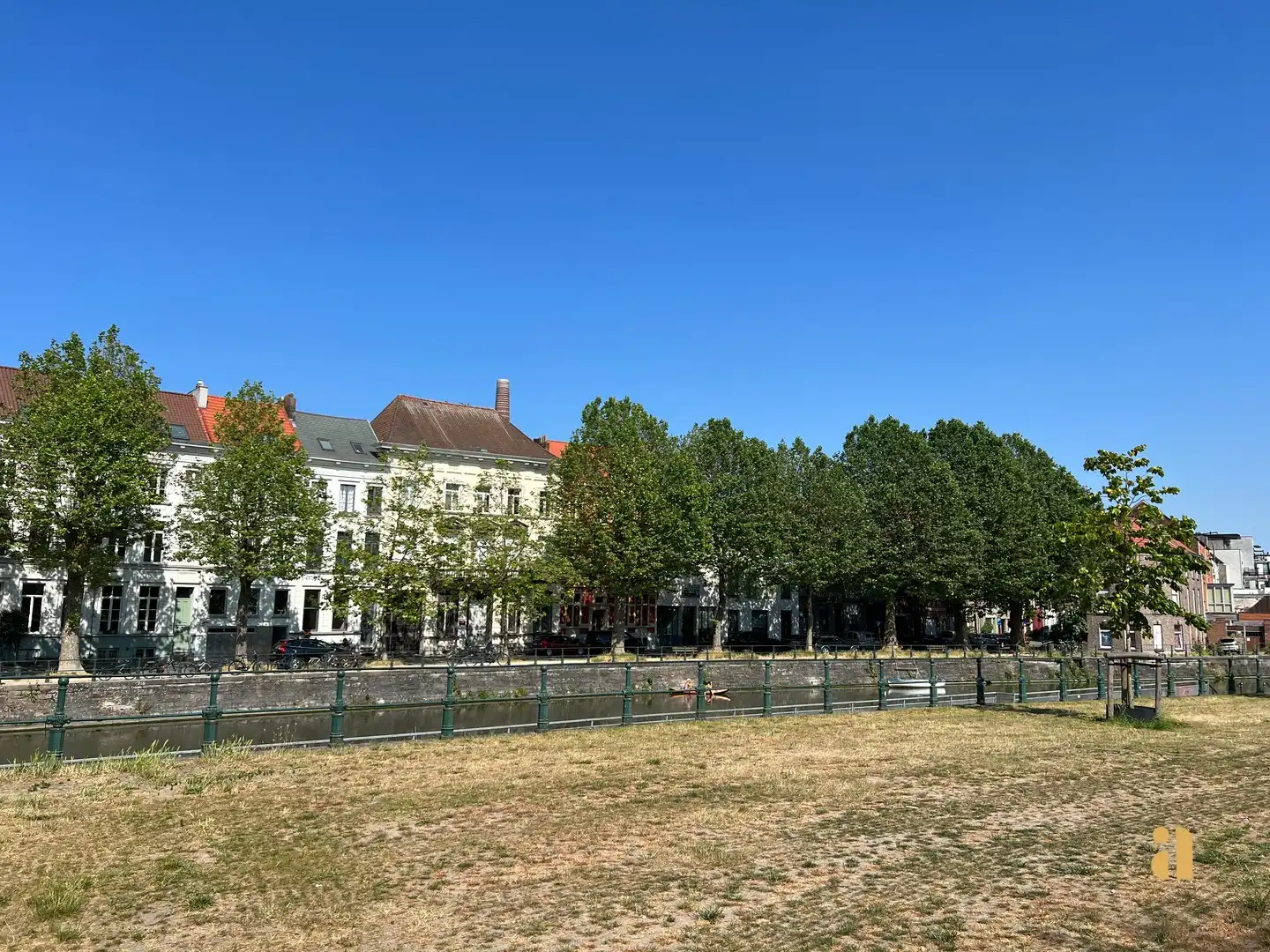 Bemeubelde studio met zicht op Baudelopark en Leie! foto 16