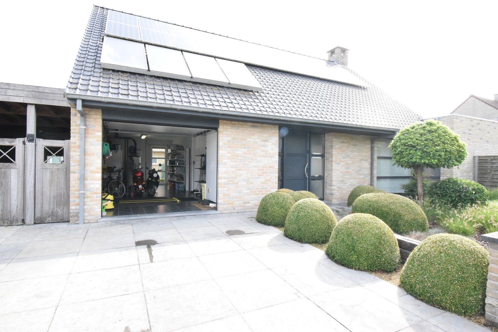 Recente villa met 4 slaapkamers, garage en zonnige tuin in Merkem  foto 2