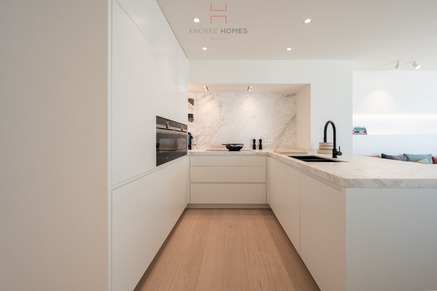 Prachtig gerenoveerd appartement met een mooi zijdelings zeezicht in Duinbergen foto 7