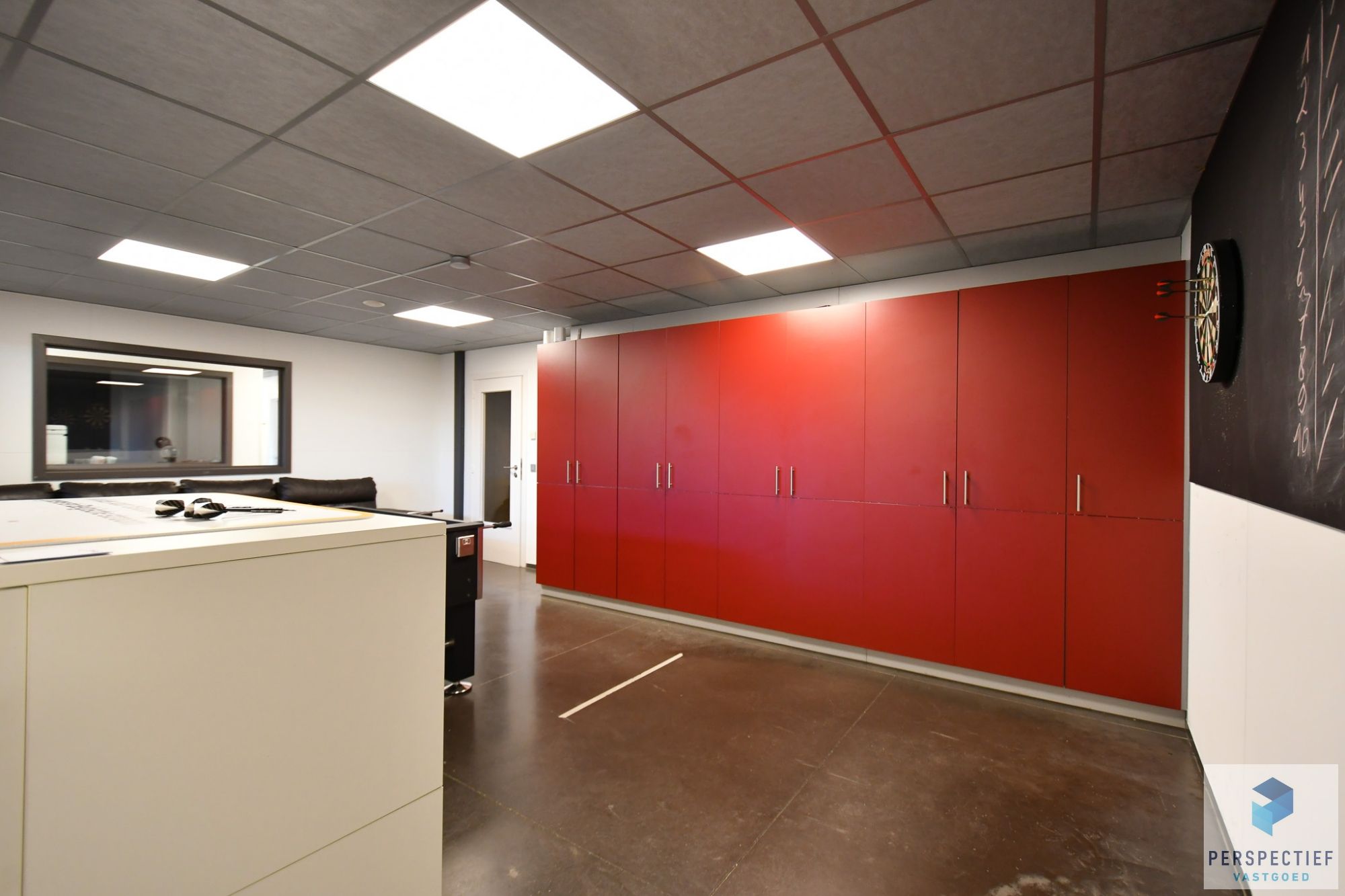 Uiterst goed gelegen polyvalente bedrijfsgebouw met 11 kantoorruimtes en een bruikbare vloeroppervlakte van 685m² foto 12