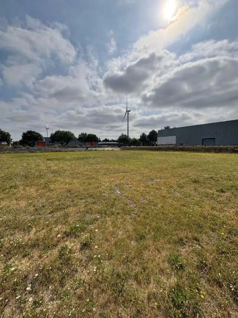 Buitenterrein te huur op industrieterrein Dilsen-Stokkem foto {{pictureIndex}}