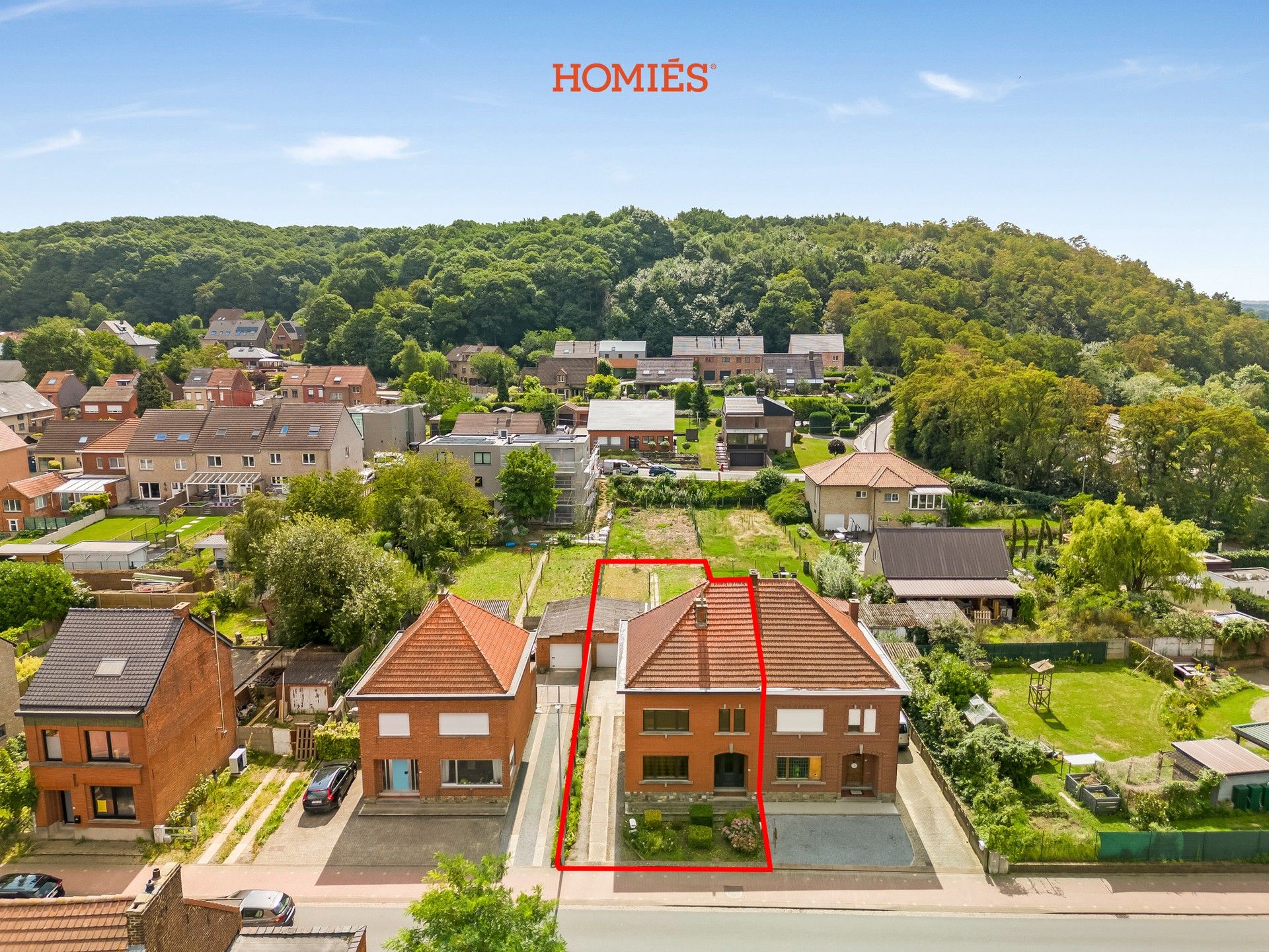 Te renoveren woning met veel potentieel foto 2