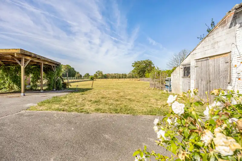 Charmante woning met aangrenzende stellen op 17are foto 33
