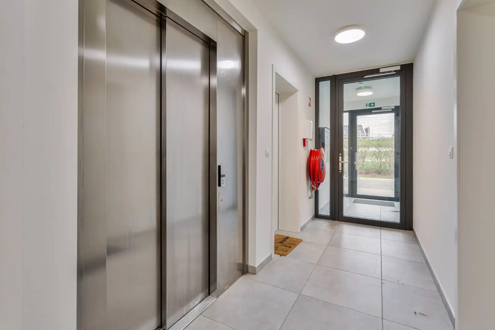Lichtrijk nieuwbouwappartement met 3 slaapkamers, tuin, terras, kelderberging en 2 autostaanplaatsen - EPC 36 kWh/m² -bewoonbare opp. 115 m²   foto 4