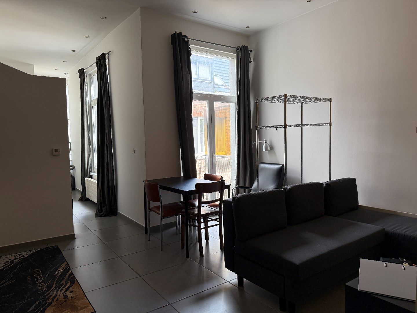 Gemeubelde studio met balkon foto 3