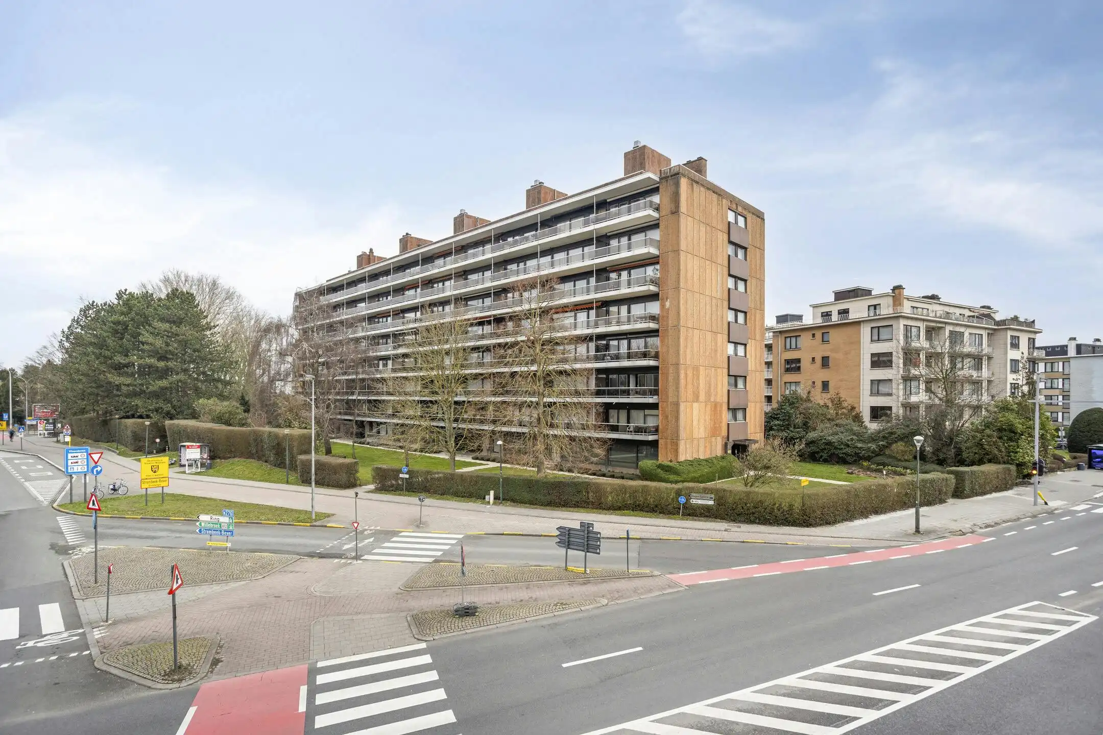 Appartement met 2 slaapkamers, 2 terrassen en garagebox te Strombeek-Bever foto {{pictureIndex}}