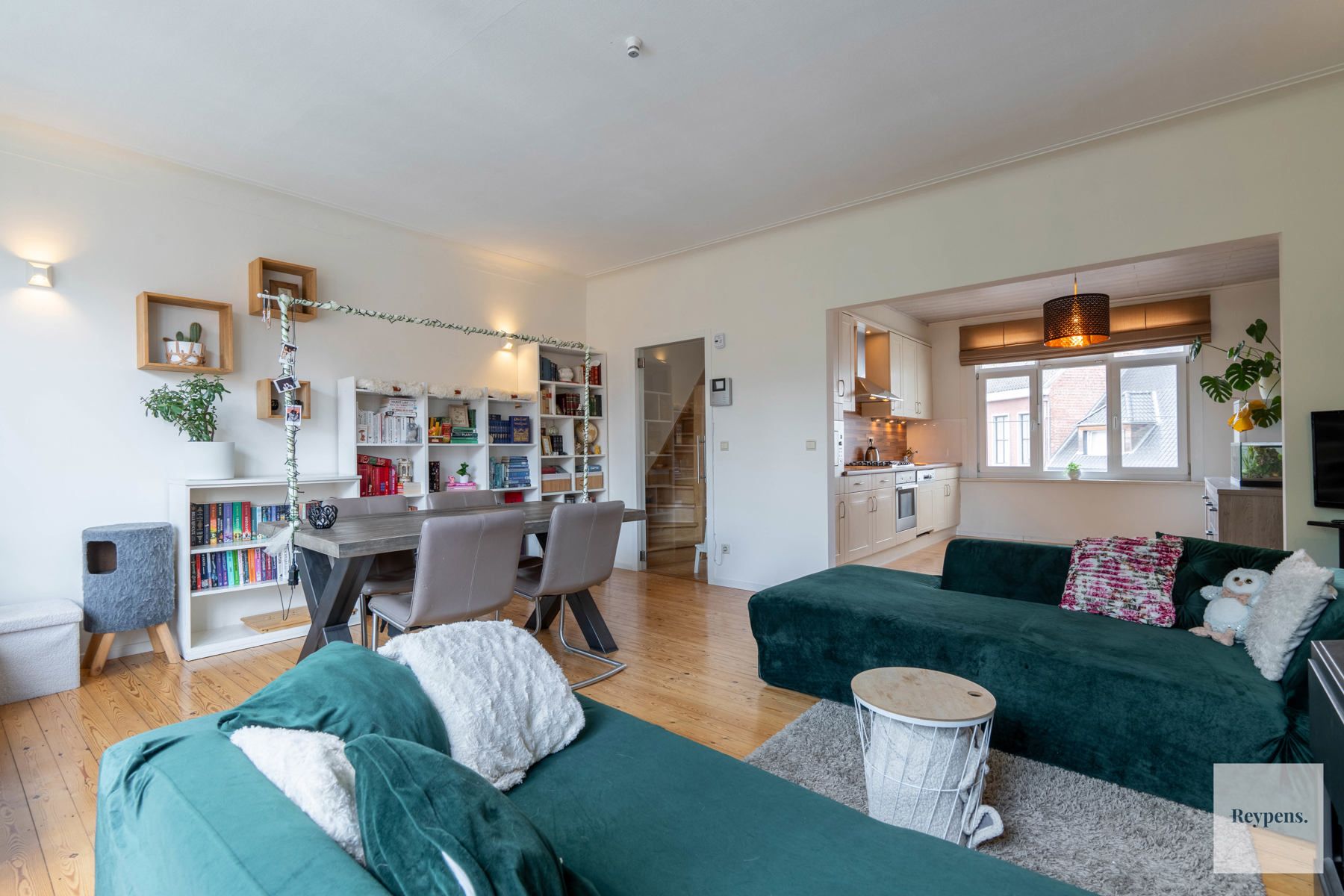 Ruim appartement in het hartje van het centrum! foto 6