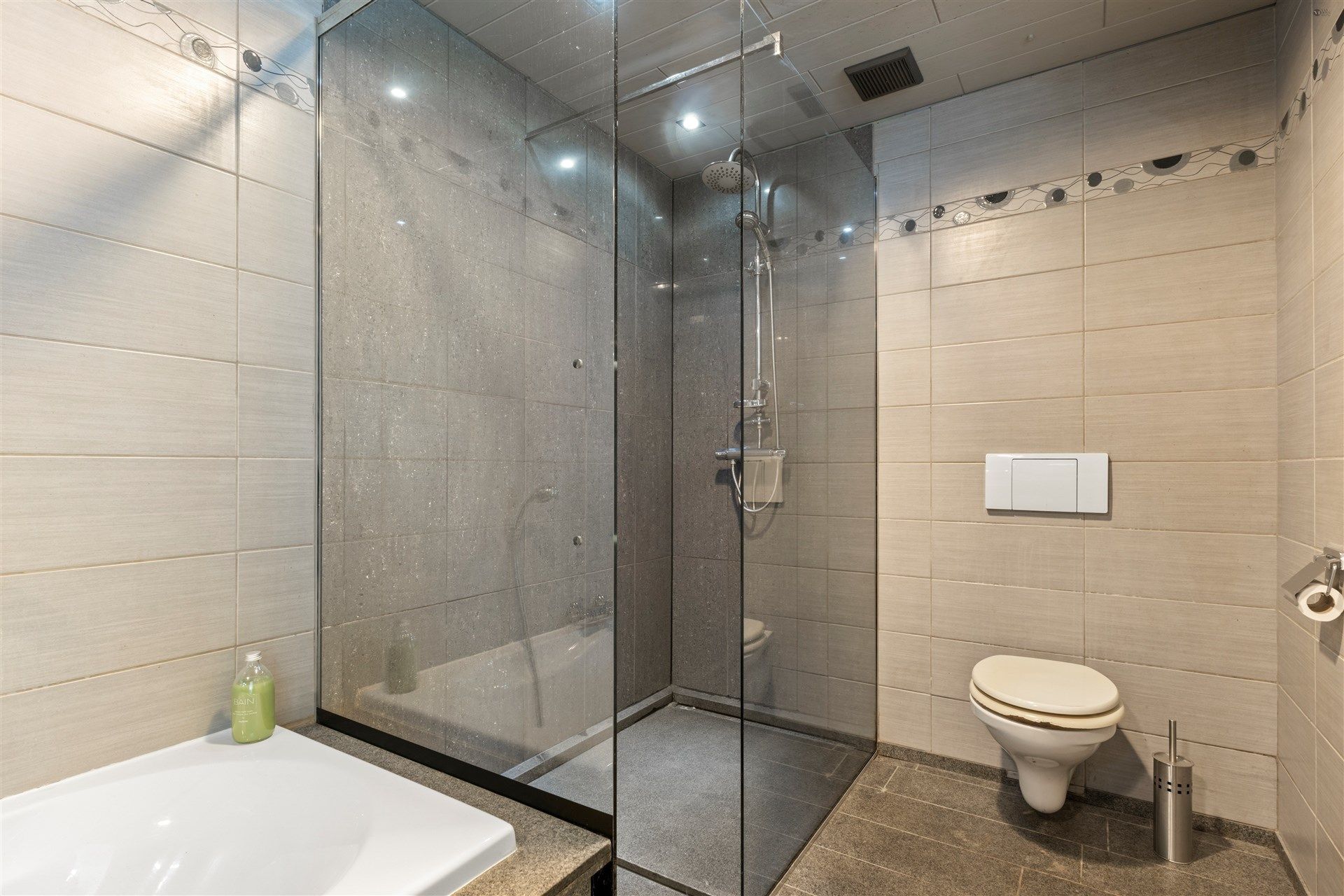 op te frissen half open bebouwingop 186m² foto 12
