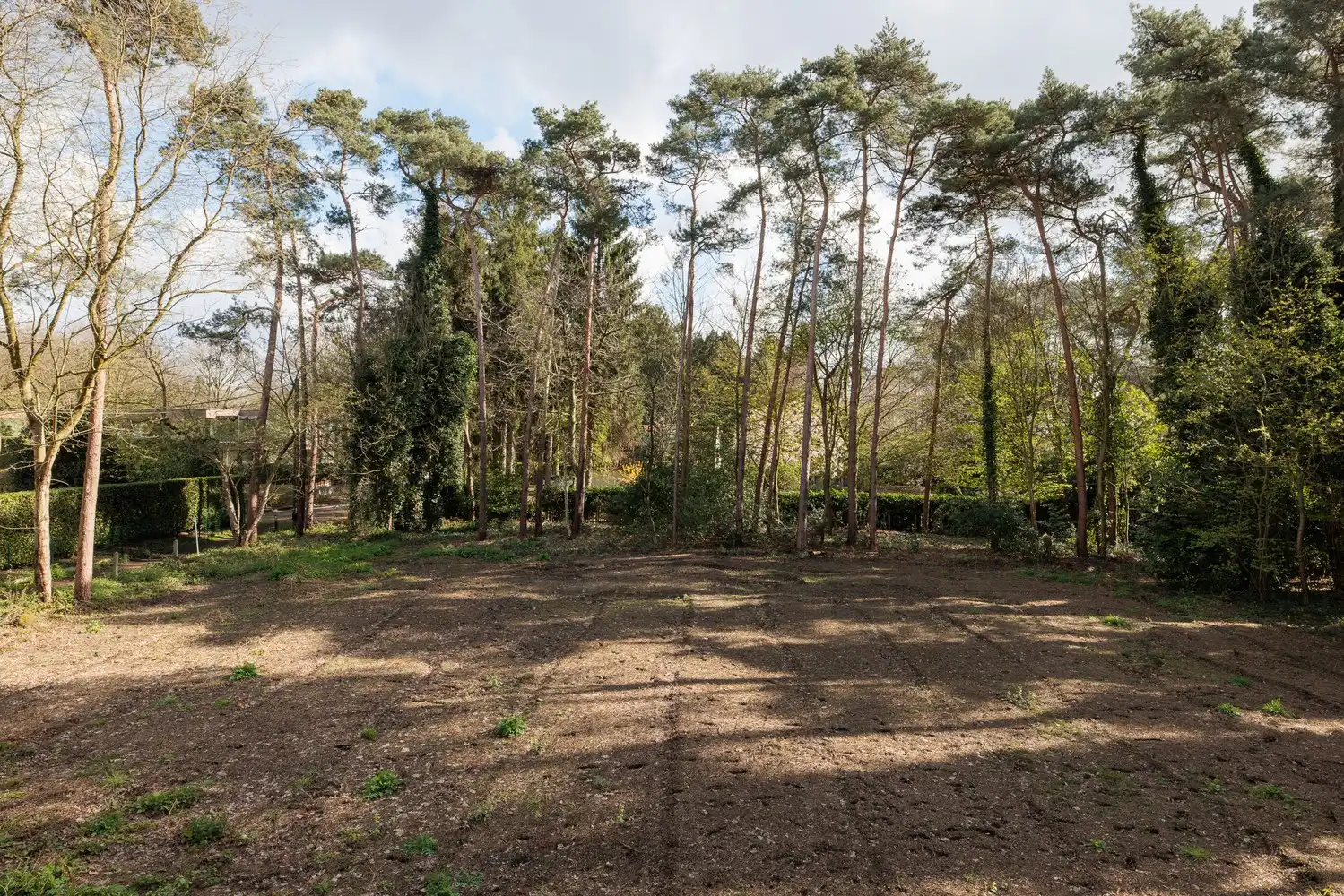 Uitstekend gelegen bouwgrond van ca. 2.993 m2 foto {{pictureIndex}}