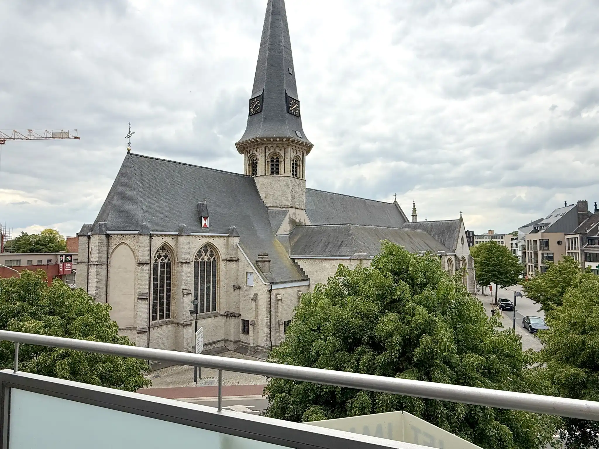 Prachtig appartement in centrum Beveren met zicht over de Markt foto 14