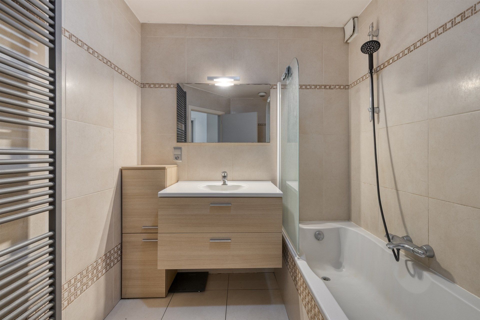 Instapklaar app. 85m² met 2 slpks & garage te Herzele  foto 13