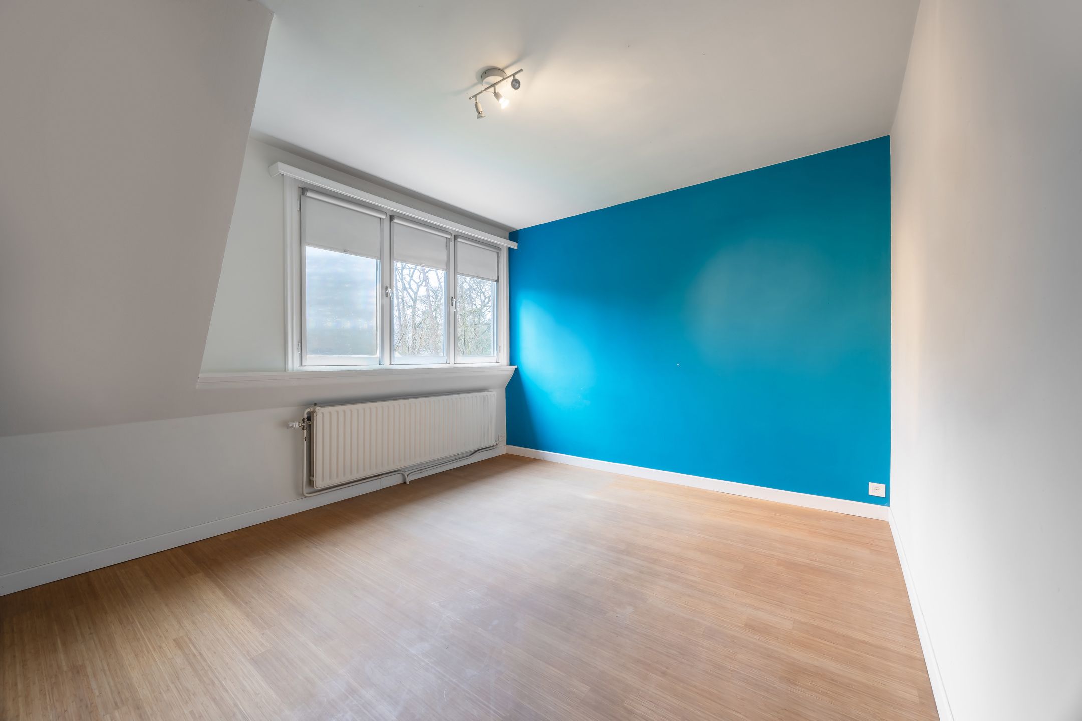 Ruime villa met bijgebouw in residentiële wijk foto 15