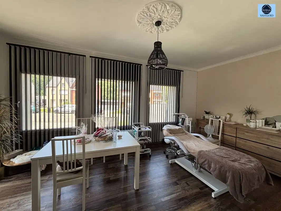 GERENOVEERDE WONING MET 3 SLAAPKAMERS foto 2
