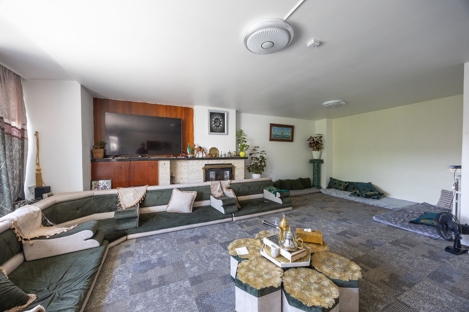 Ruim appartement met 5 garages foto 5