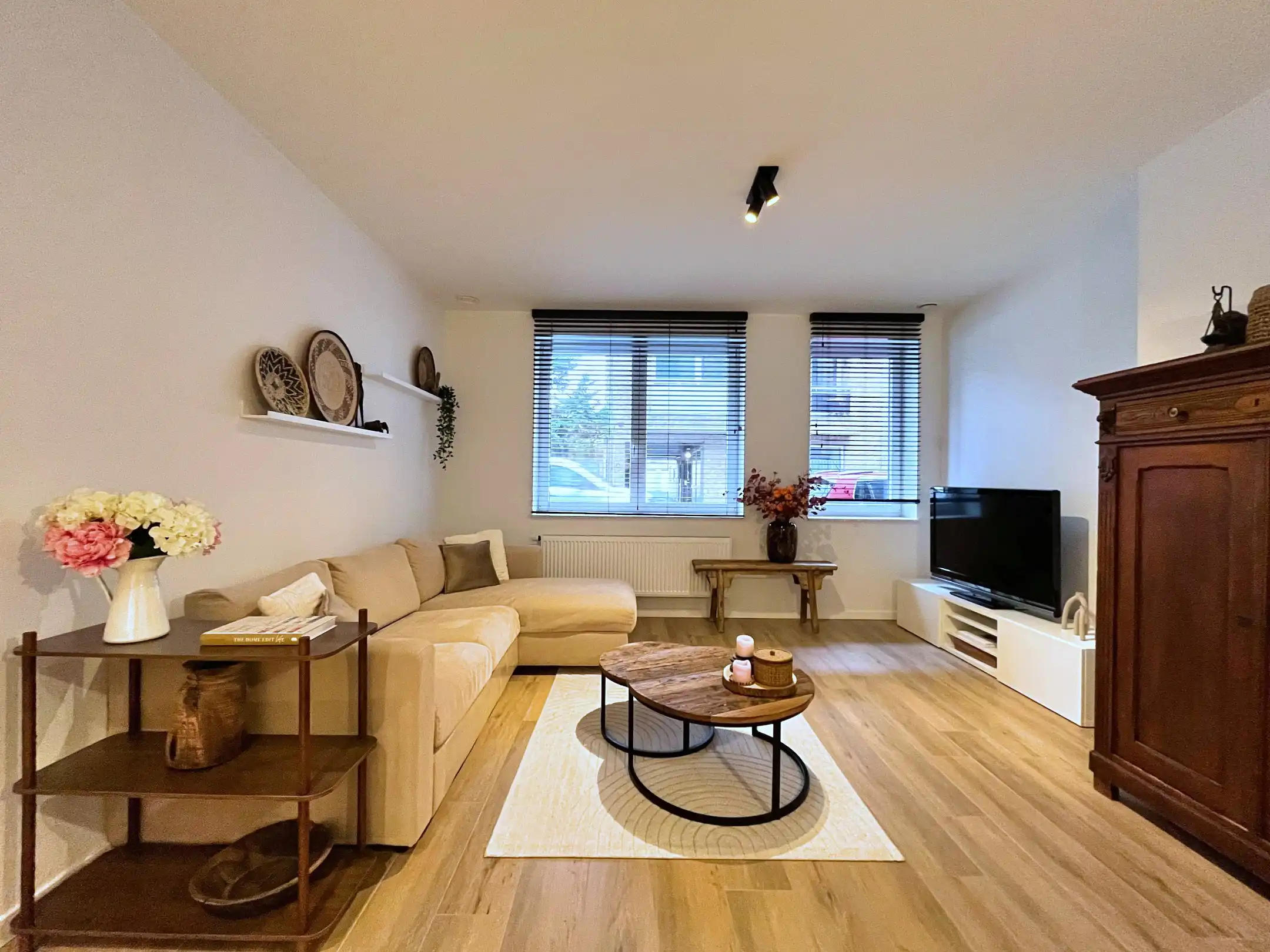 Knap gelijkvloers appartement te Heist-centrum foto {{pictureIndex}}