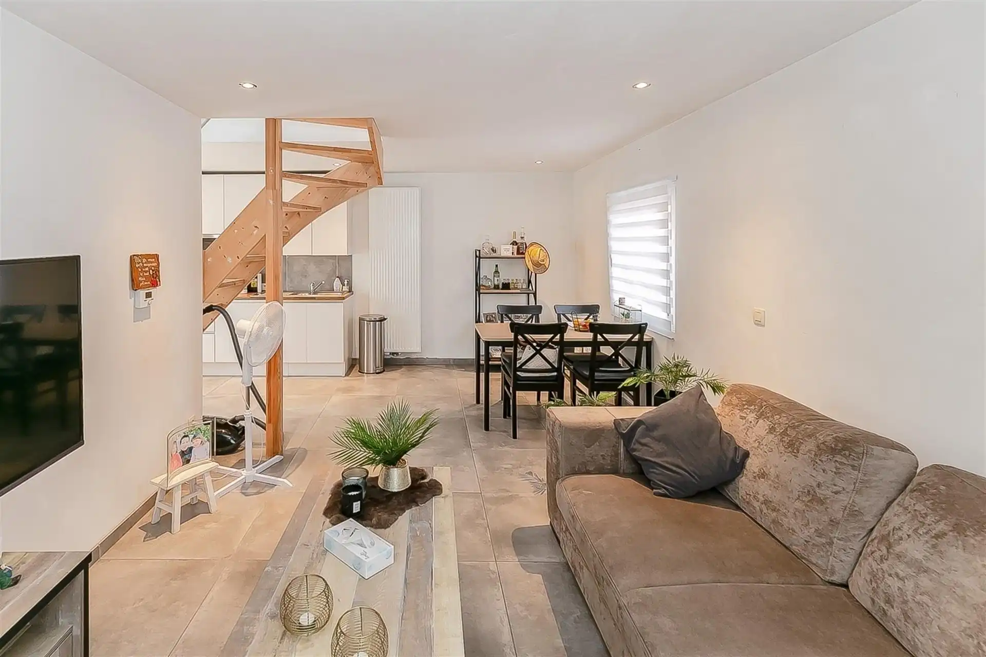 Volledig gerenoveerde en gezellige starterswoning. foto 2