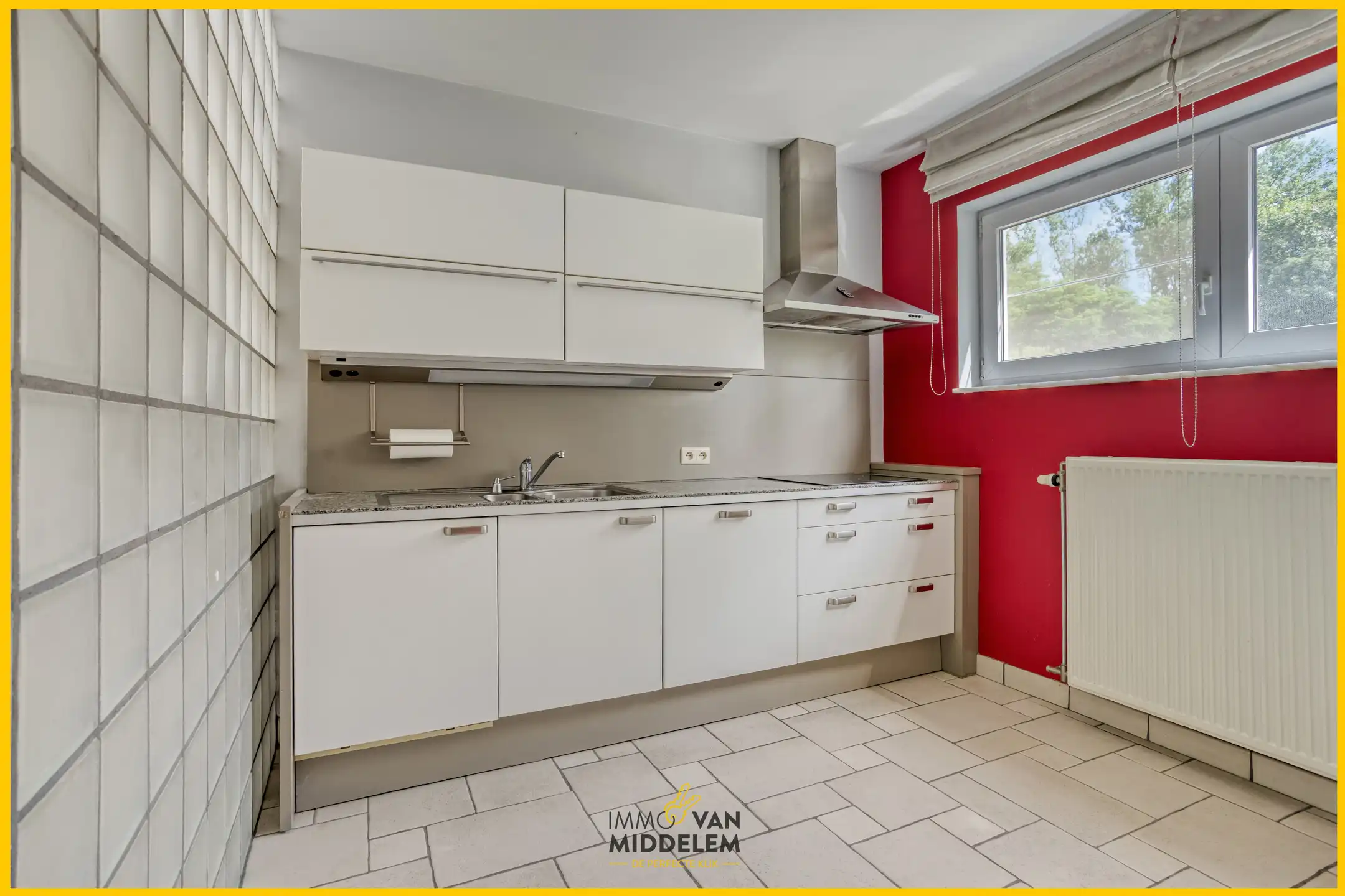 DUPLEXAPPARTEMENT MET 3 SLAAPKAMERS, GARAGE EN BERGING foto 4