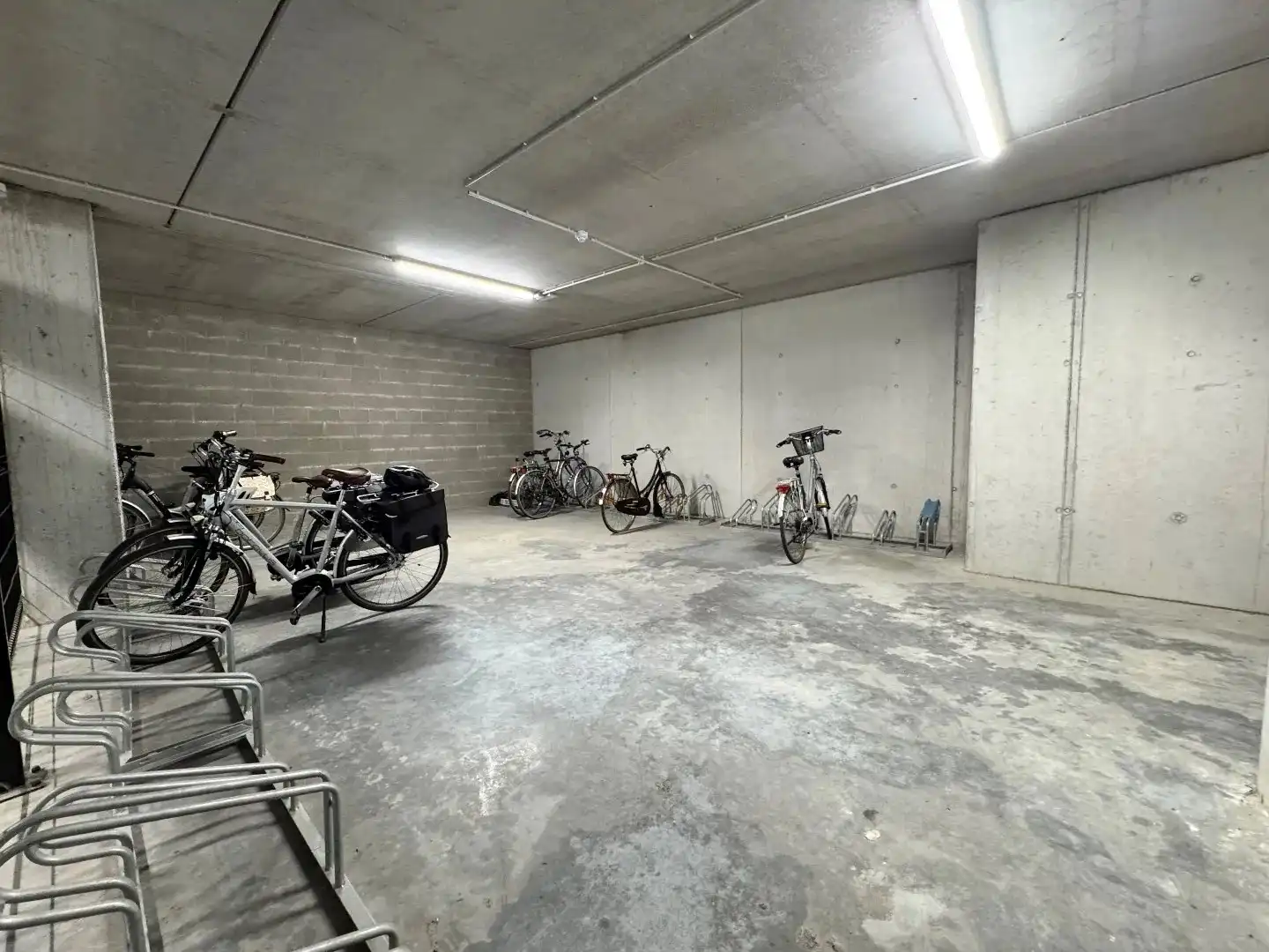 Nieuwbouwappartement met autostandplaats te Izegem  foto 22