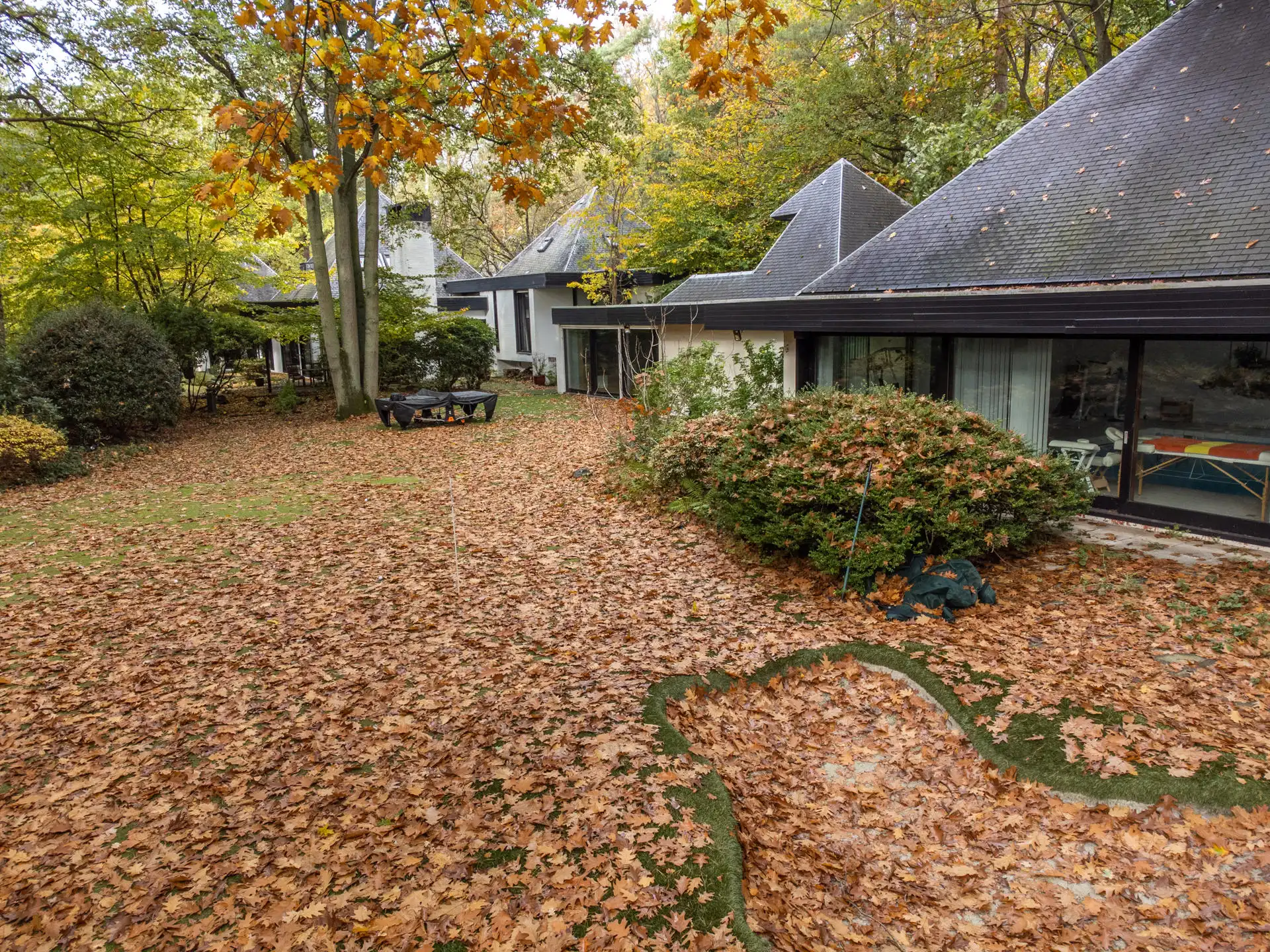 Verscholen in de natuur, in 1 van de mooiste lanen van Vriesdonk, rustig en residentieel: Architectenwoning op ca. 5.710 m².  foto 4