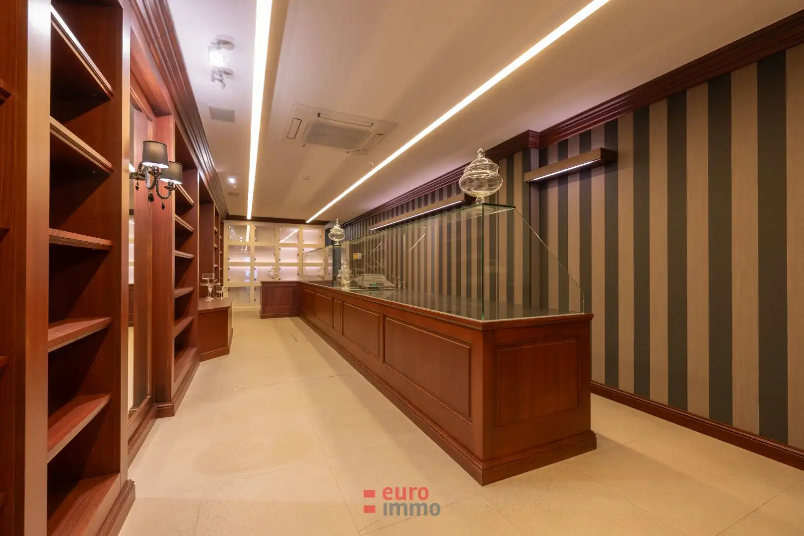 Volledig ingericht handelspand op triple A locatie! foto 5