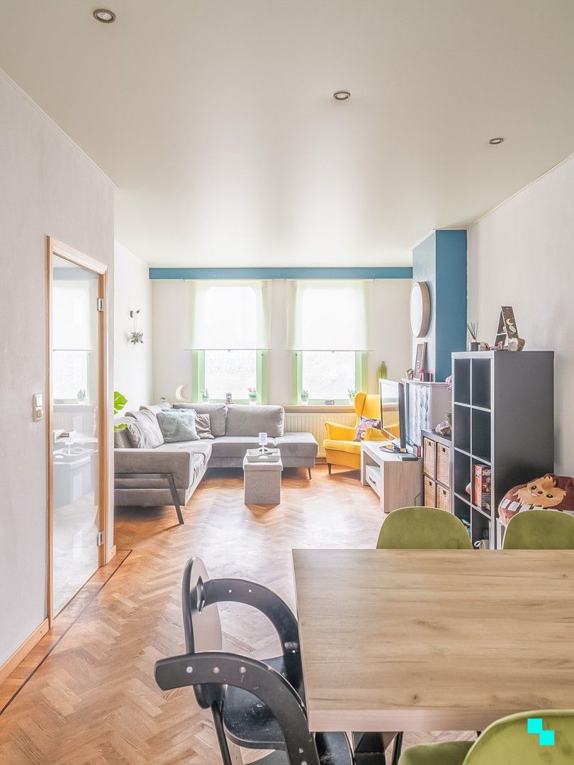 Charmante woning met vijf slaapkamers en inpandige garage te Merelbeke foto 4