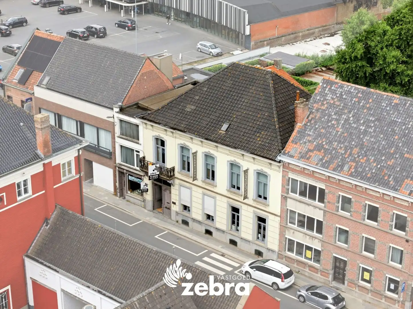 Uitzonderlijke eigendom op een ruim perceel met uitweg in centrum Tielt! foto 44