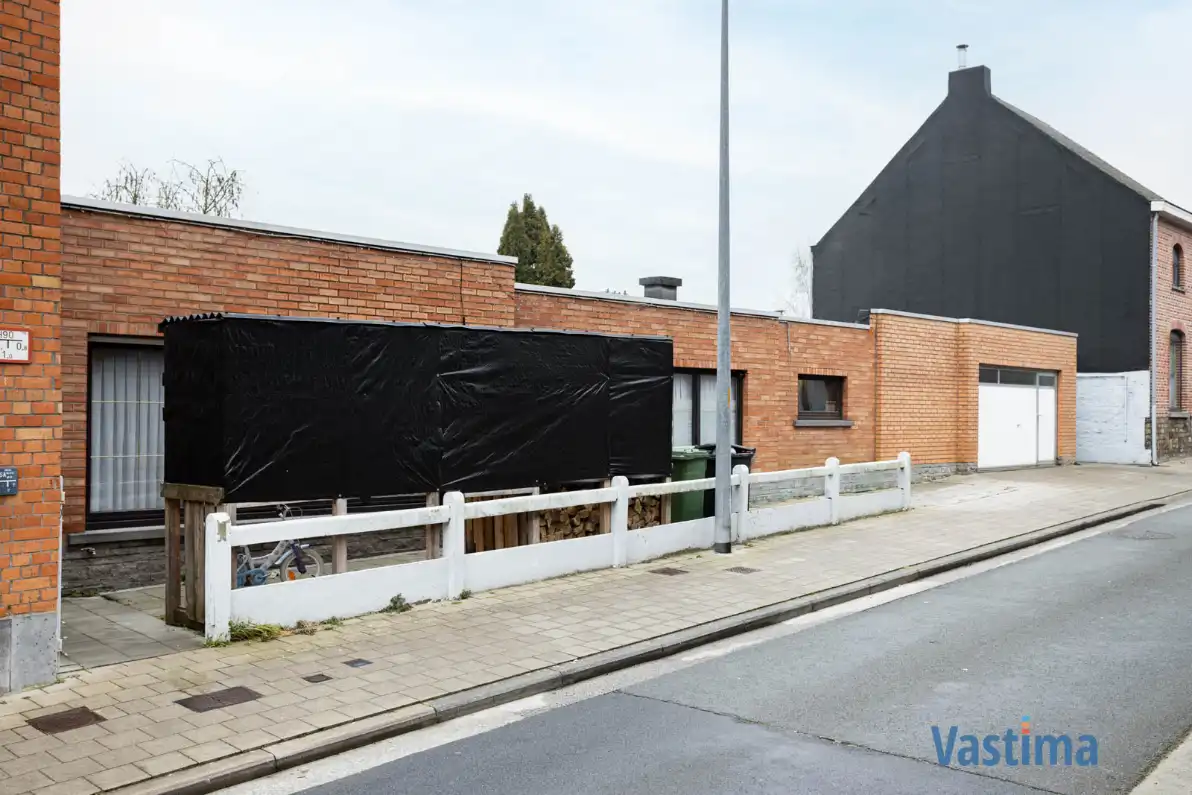 Uniek pand bestaande uit 2 woongelegenheden, garage en buitenruimte foto 3