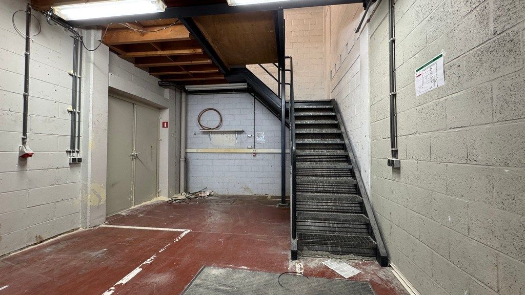 Kantoorruimte met stockageruimte te huur vlakbij klaverblad in Gent foto 21