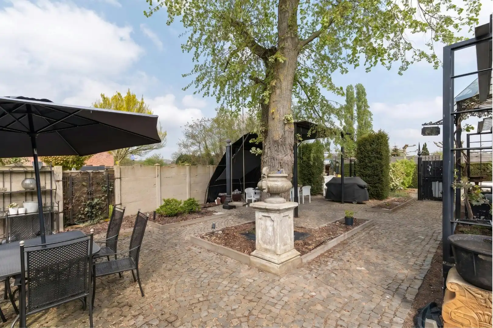 Karaktervol herenhuis met prachtige authentieke elementen te koop in Opglabbeek foto 19