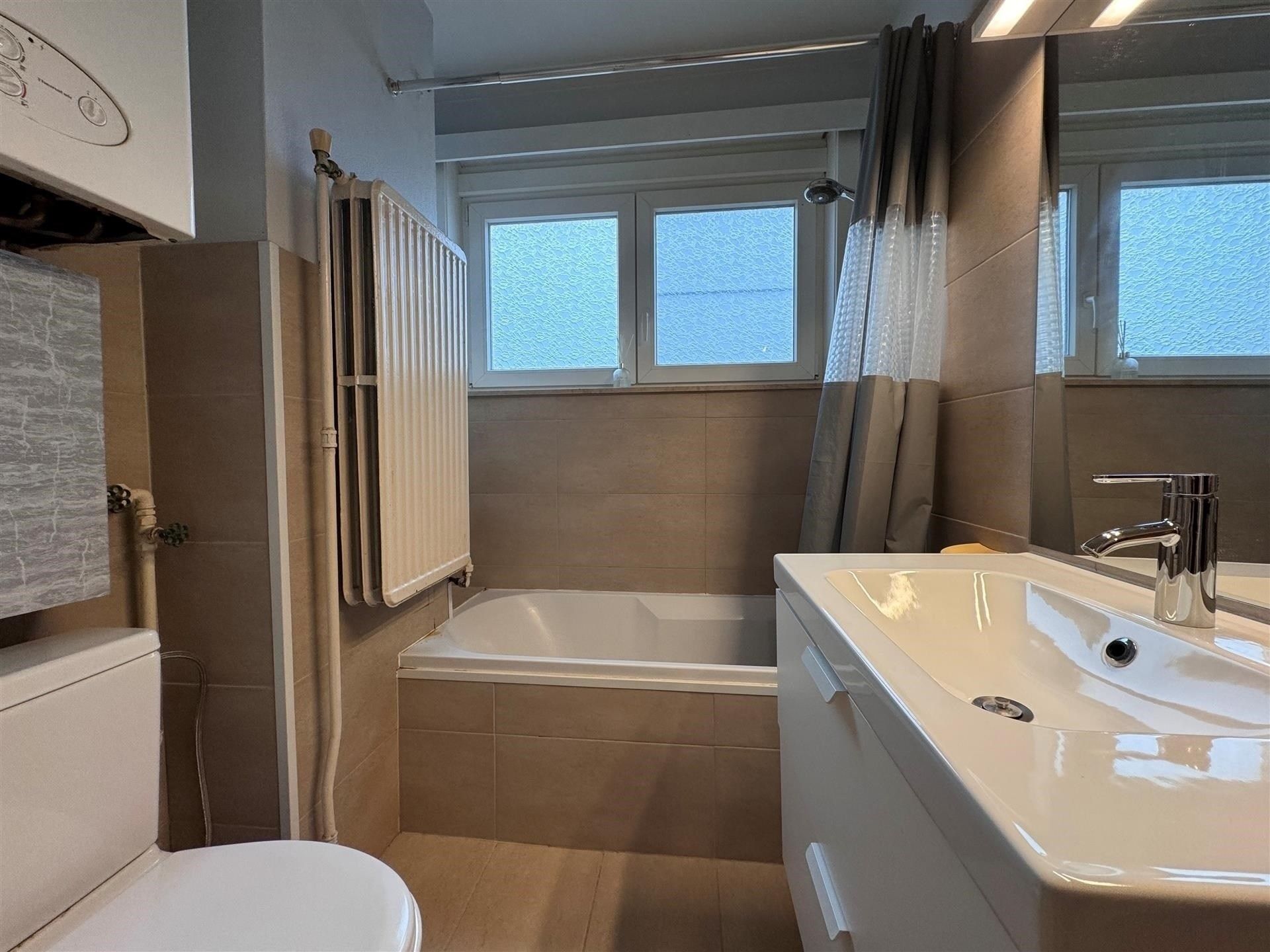 Gunstig gelegen 2 slaapkamer appartement. foto 21