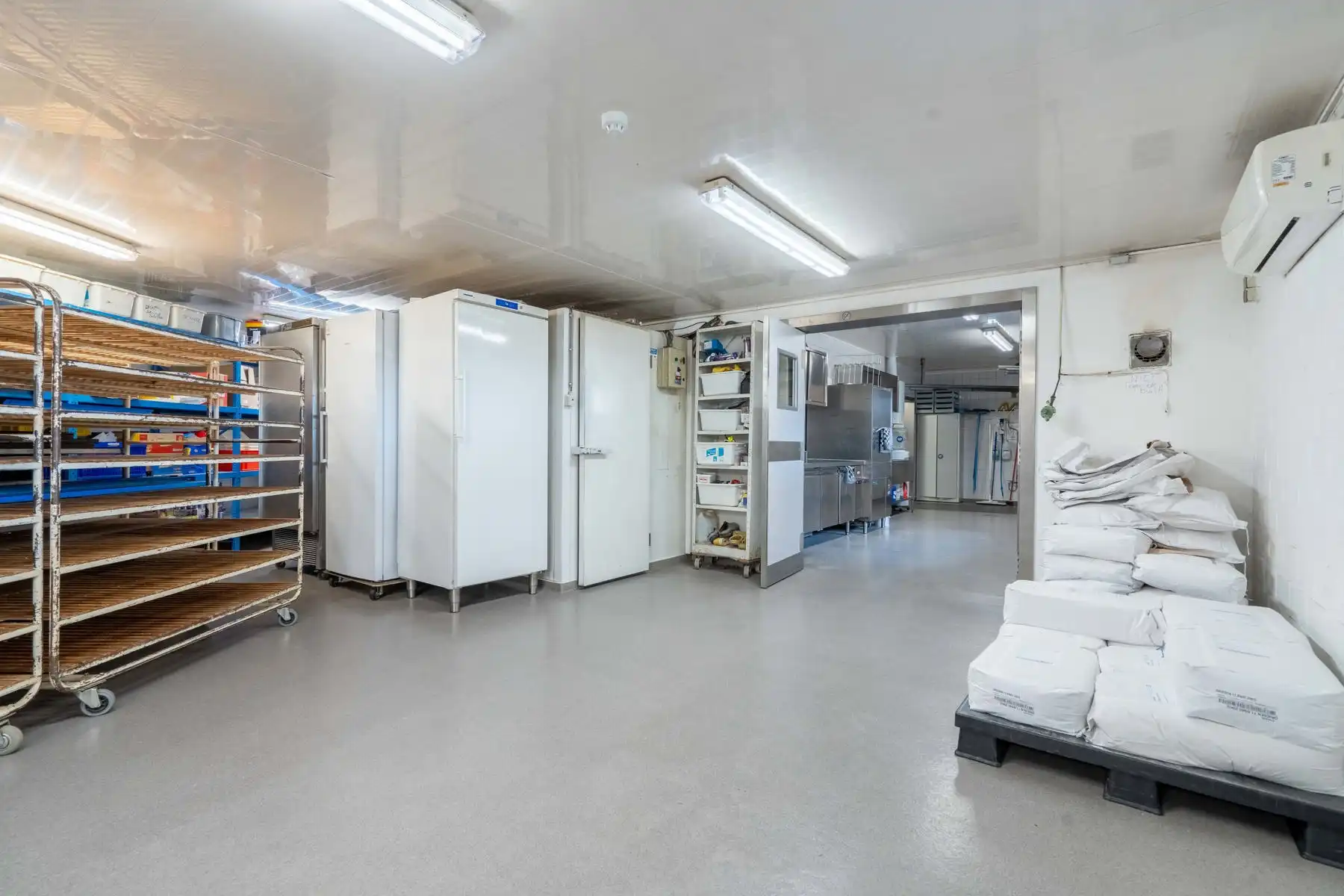 Huis met commercieel pand te koop in Grootlo! foto 7