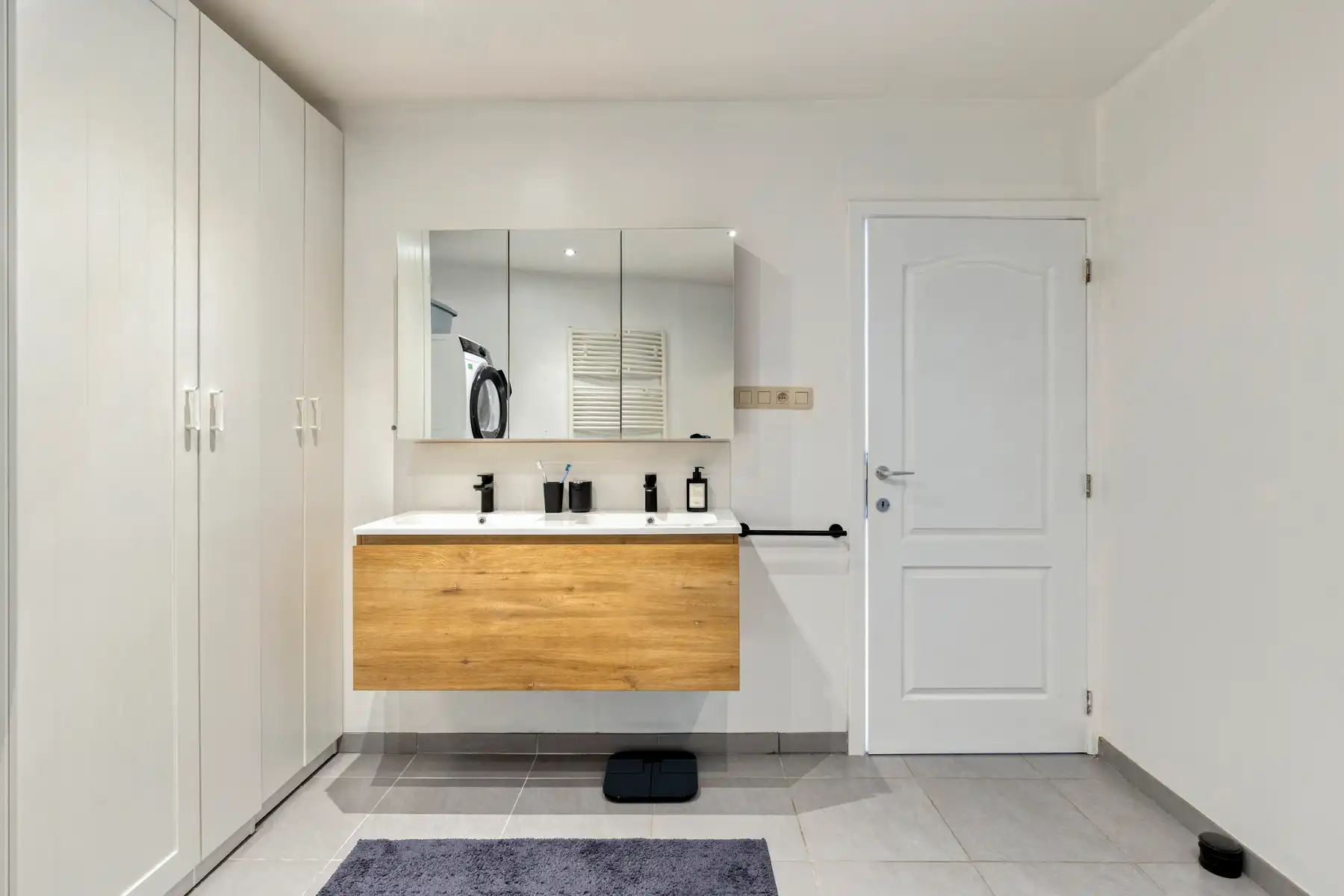 Instapklare & gerenoveerde tweegevelwoning met 4 slaapkamers foto 14