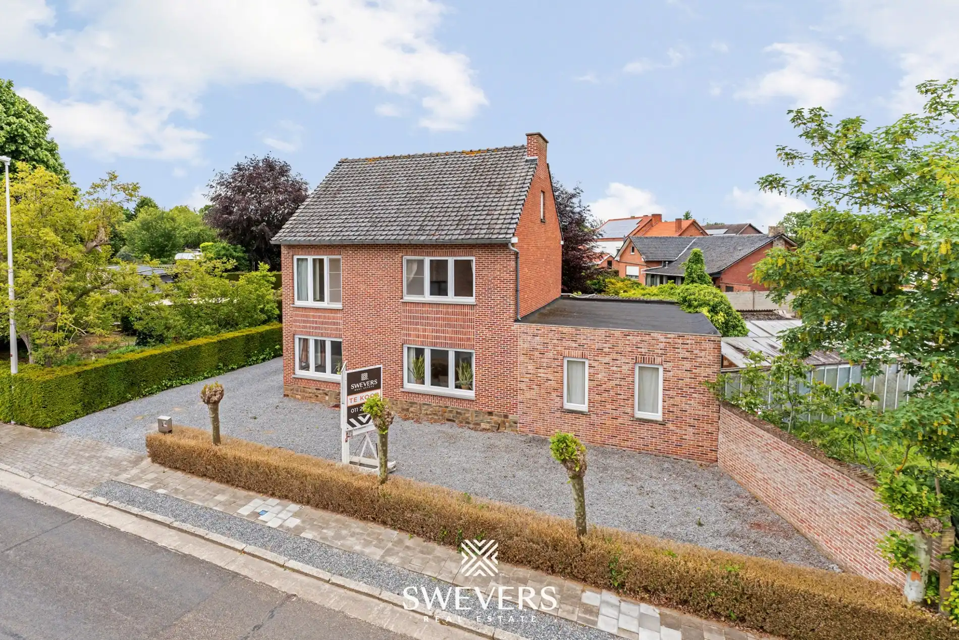 Hoofdfoto van de publicatie: Exclusief wonen in alle rust: ruime gezinswoning met zuiderse sfeer nabij natuurgebied Overbroek