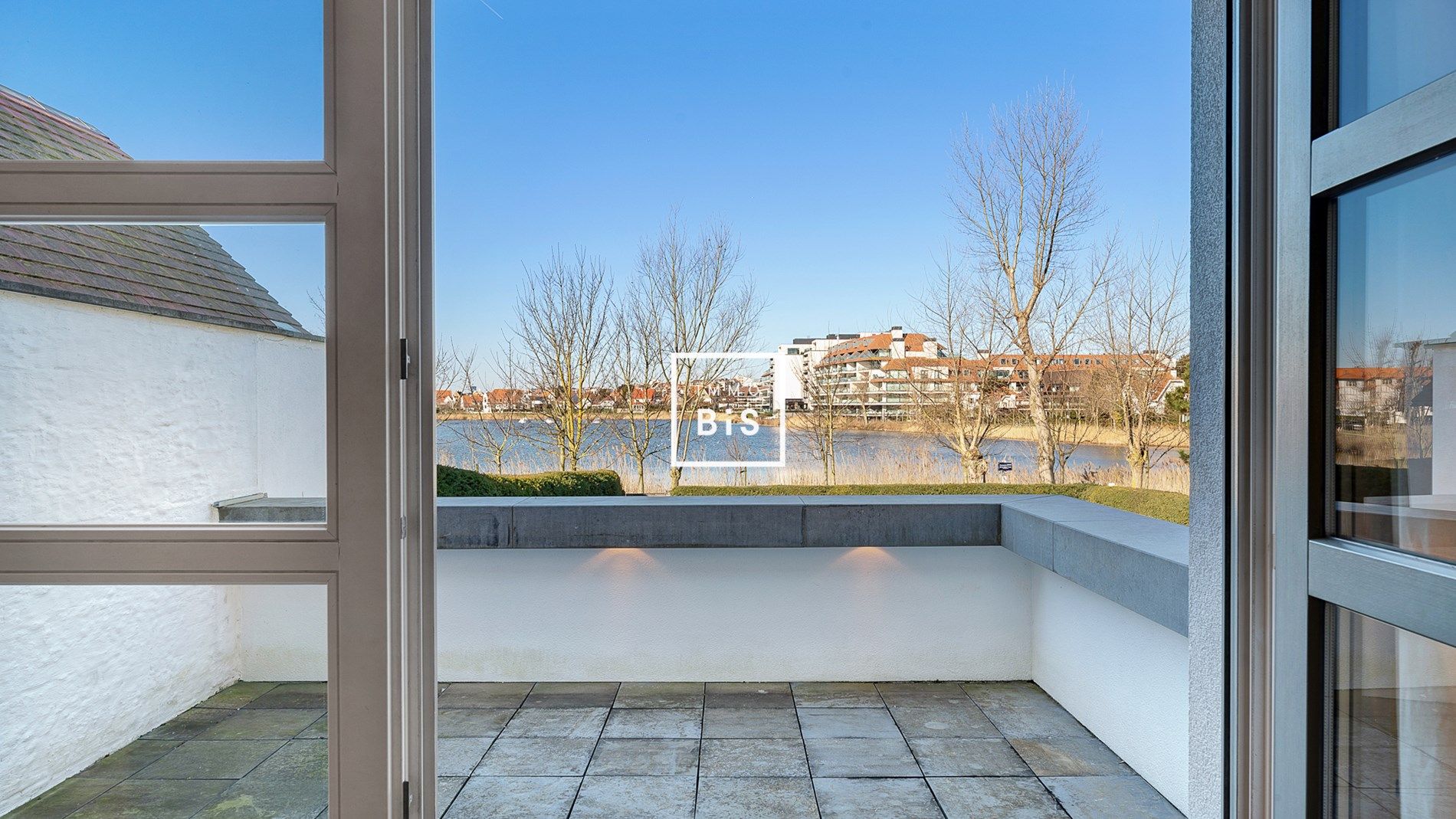 Parel van een villa rechtstreeks verbonden met het Zegemeer van Knokke  foto 7