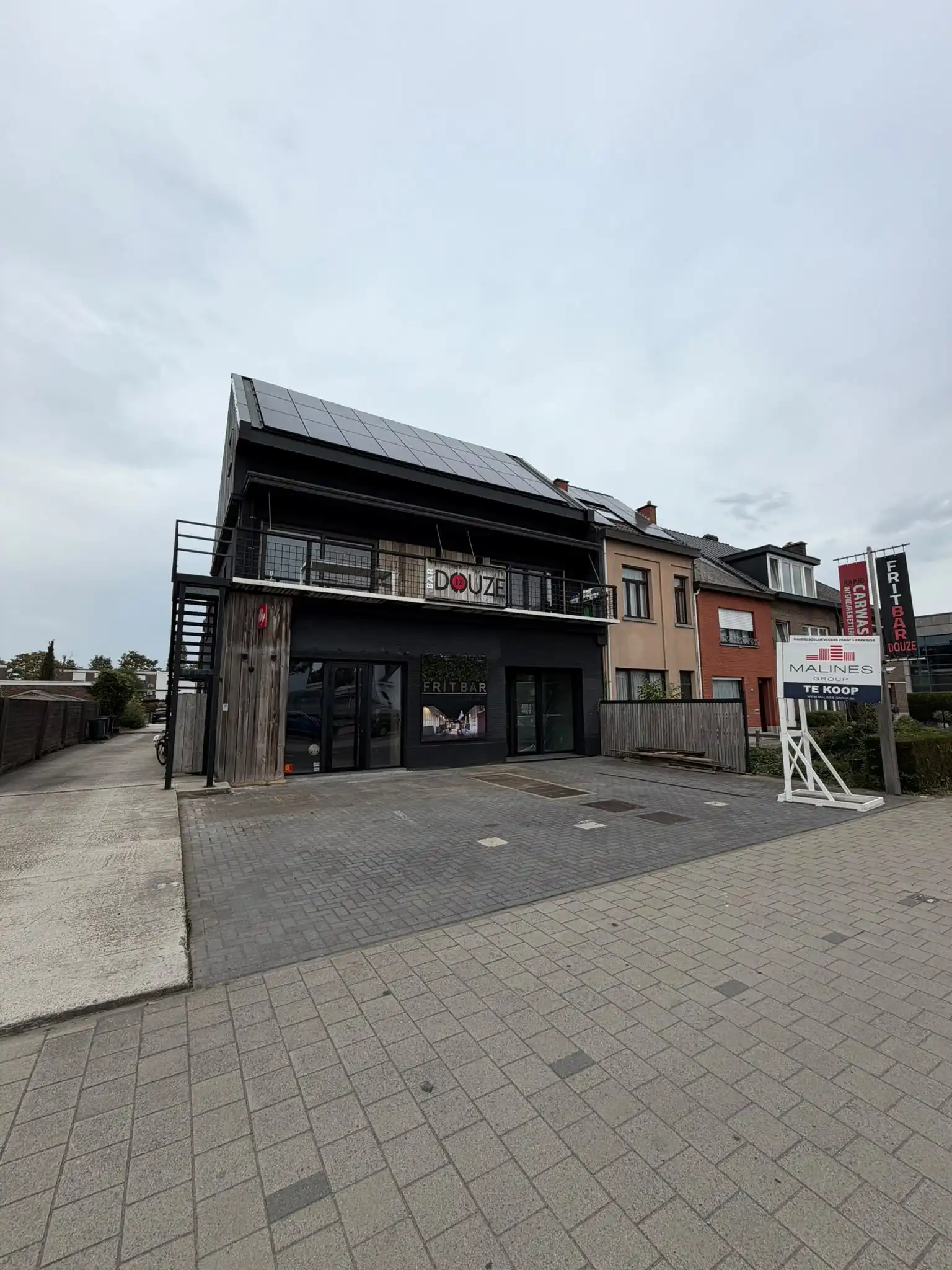 Handelspand van 285 m² met parking op toplocatie foto 24